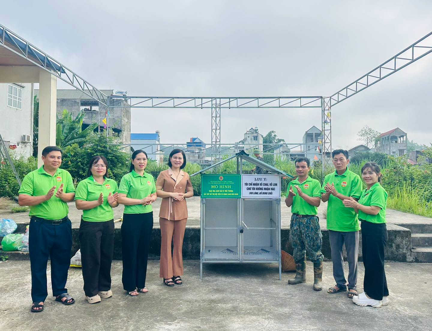 Mặt trận Tổ quốc và các tổ chức chính trị - xã hội xã Hợp Thành ra quân “Ngày thứ Bảy xanh” tại xóm Phú Thành