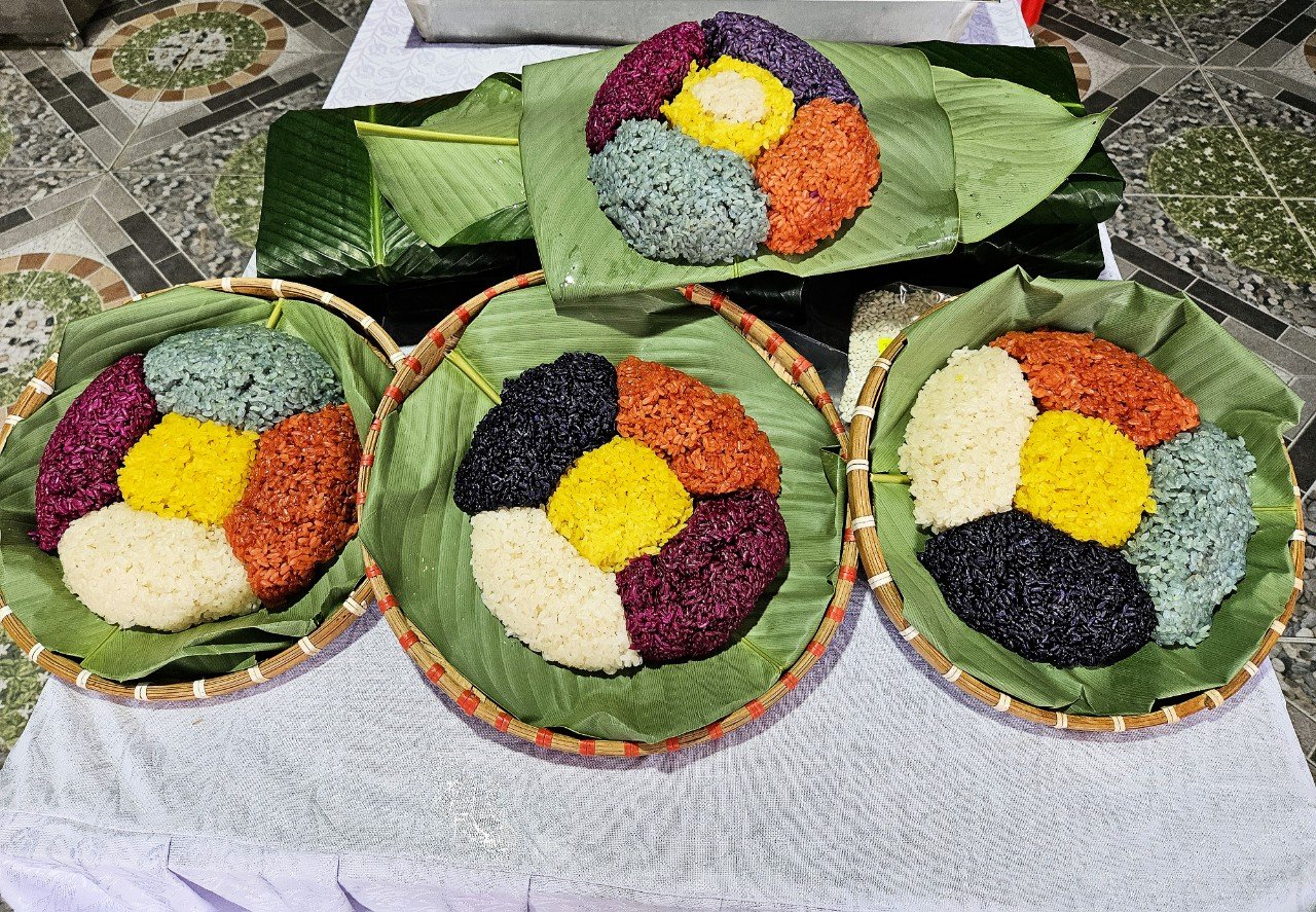 net-van-hoa-doc-dao-trong-co-tet-nguoi-tay-o-on-luong-3