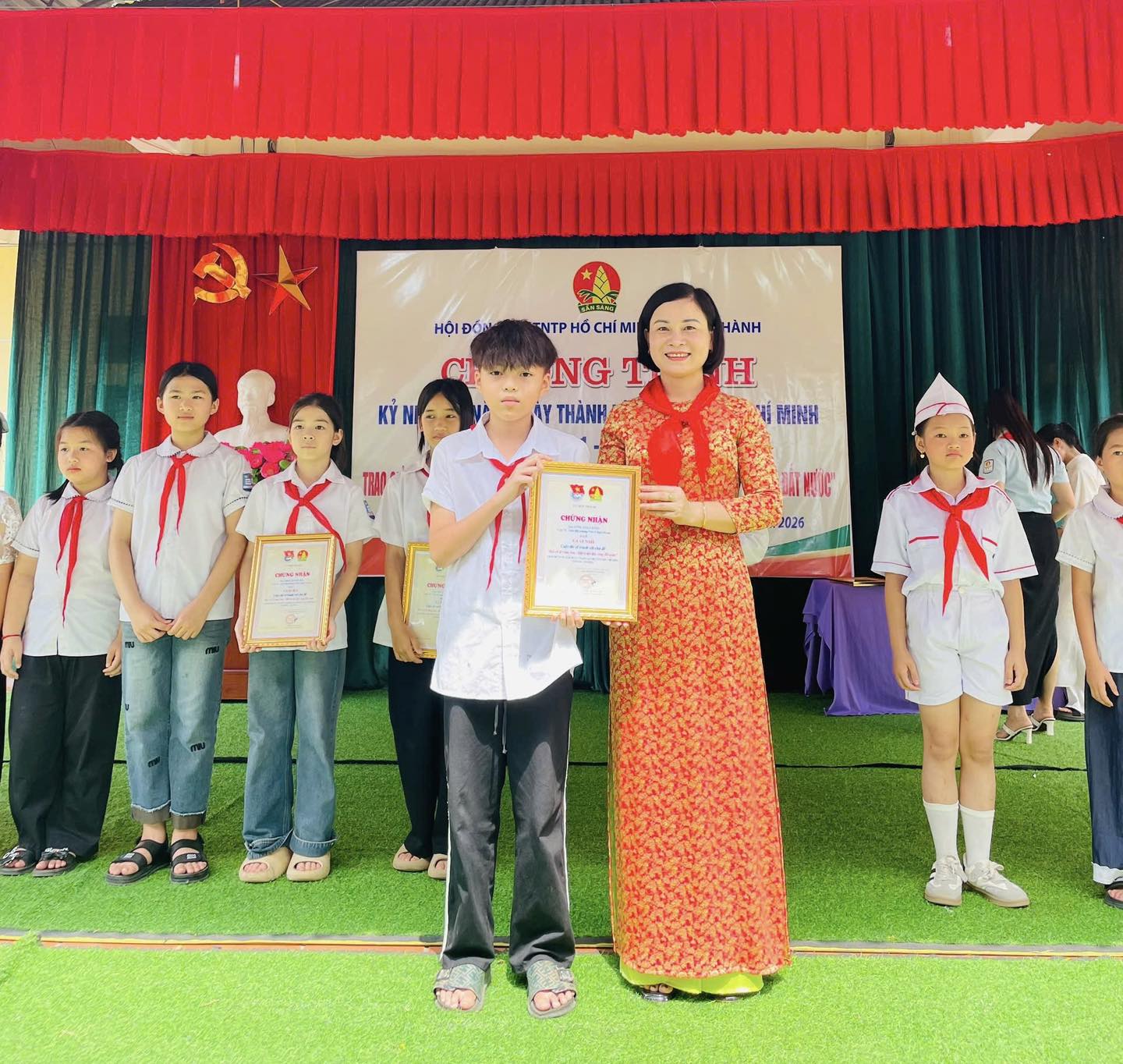 Anh-tin-bai