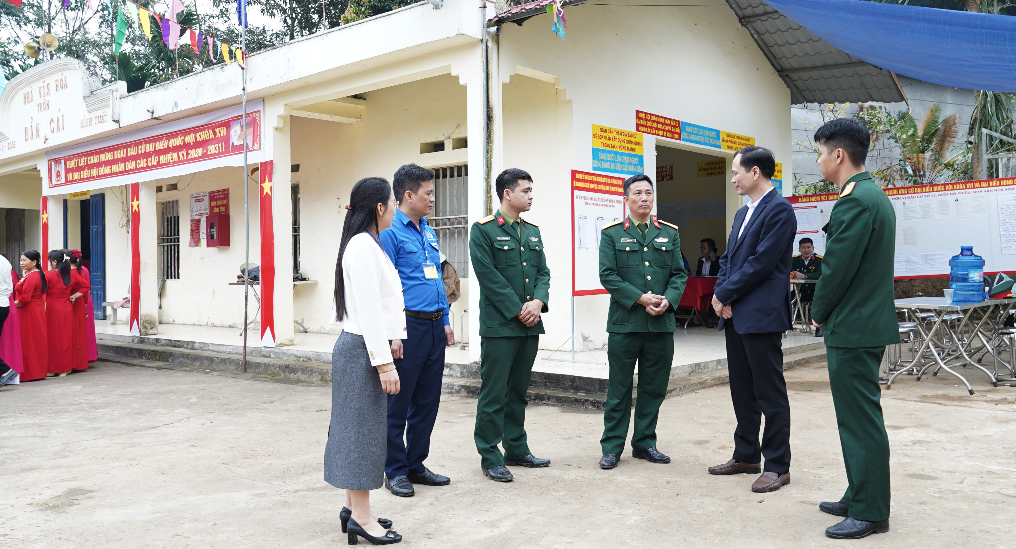 Góp phần giữ vững an ninh, trật tự tại các điểm bầu cử.