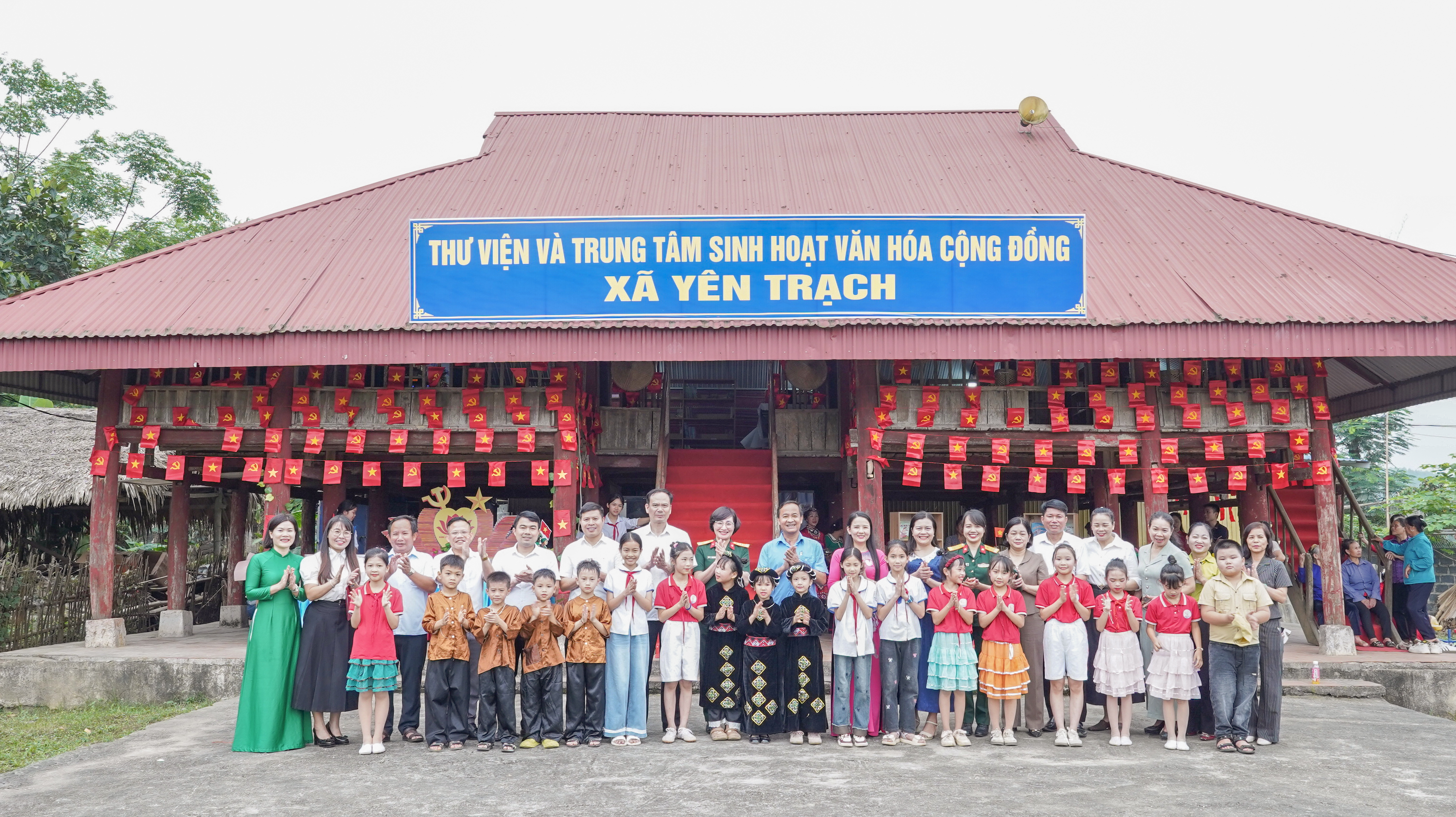 Xã Yên Trạch ra mắt điểm thư viện và trung tâm sinh hoạt văn hoá cộng đồng, trung tâm chăm sóc sức khoẻ cộng đồng và chăm sóc người cao tuổi.