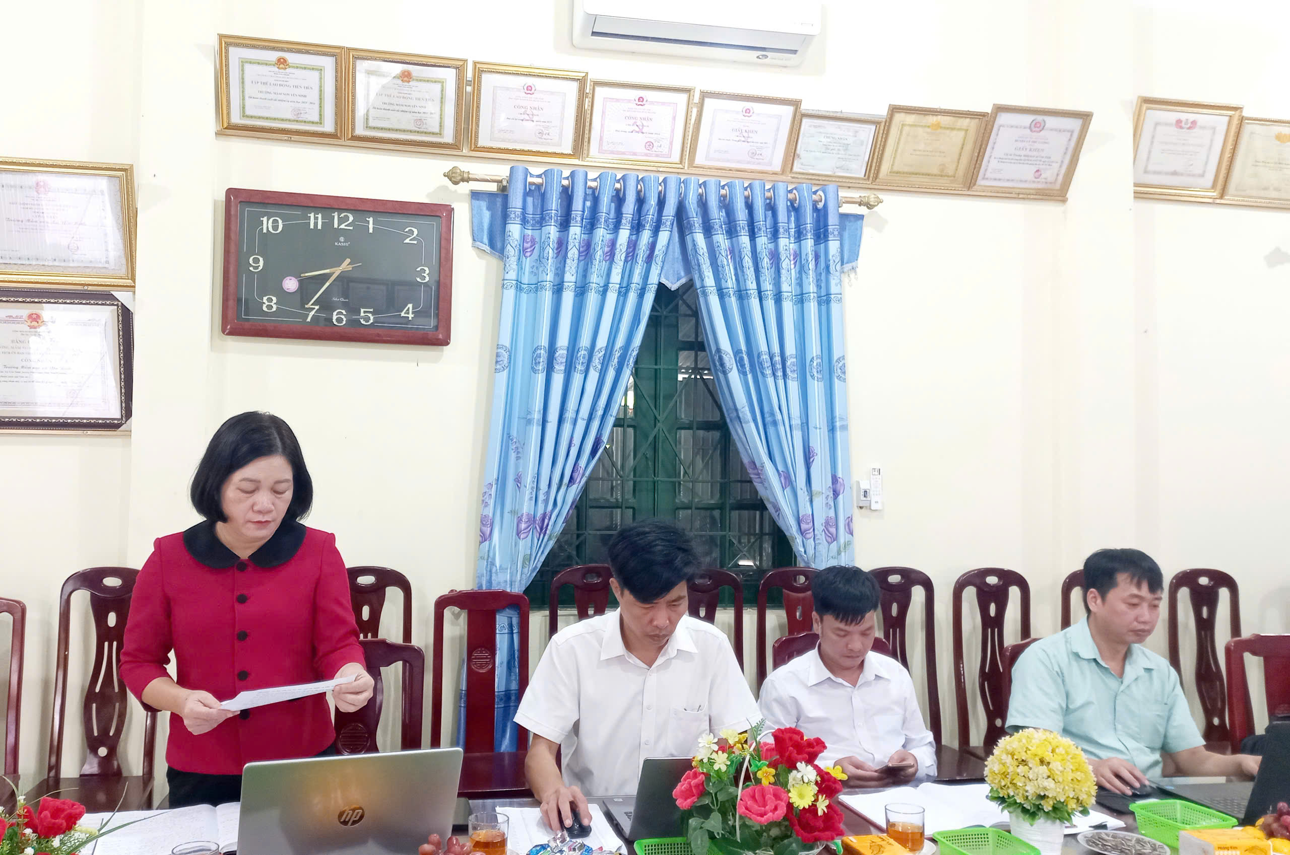 Anh-tin-bai