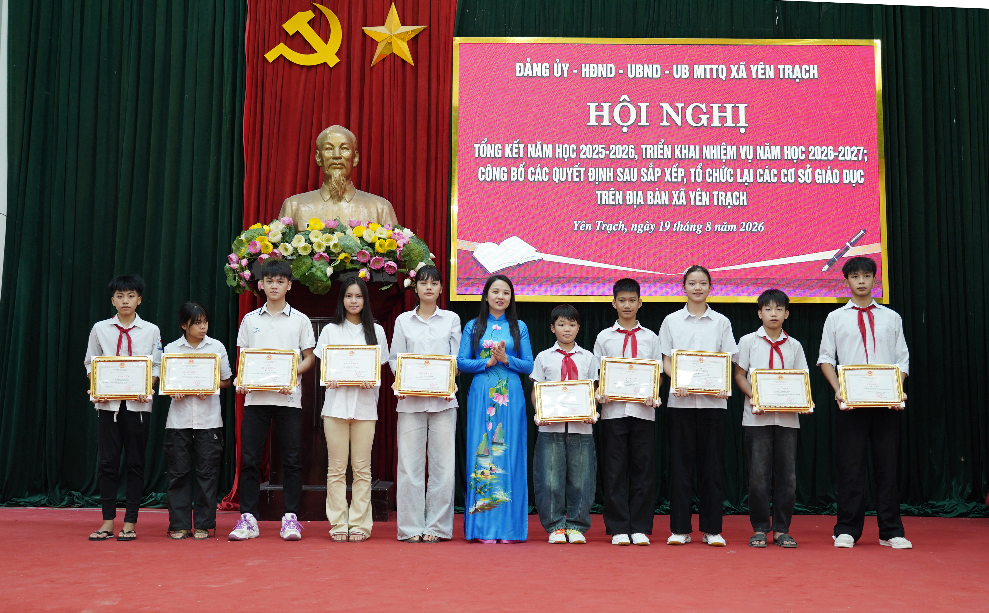 Anh-tin-bai