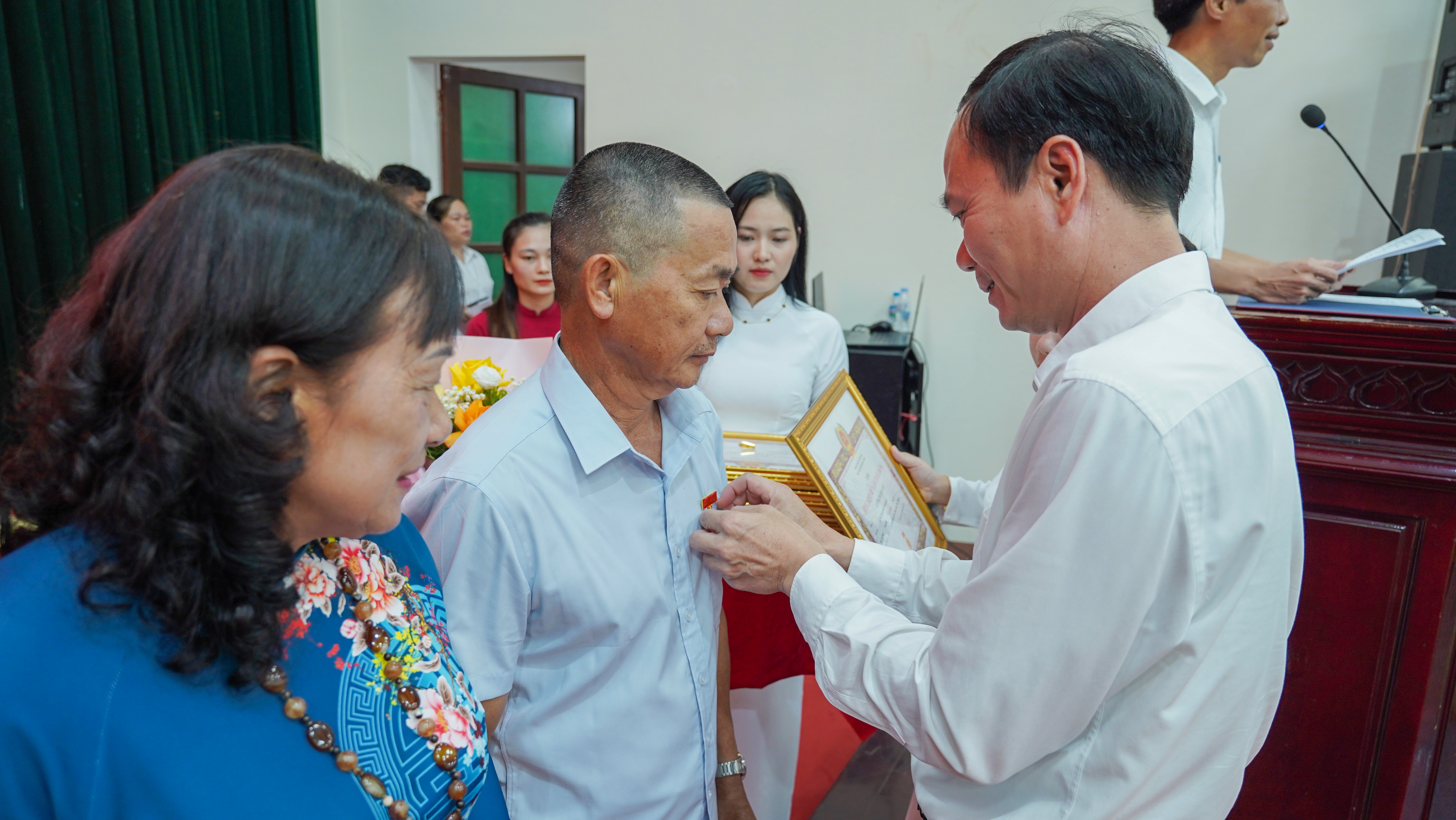Anh-tin-bai