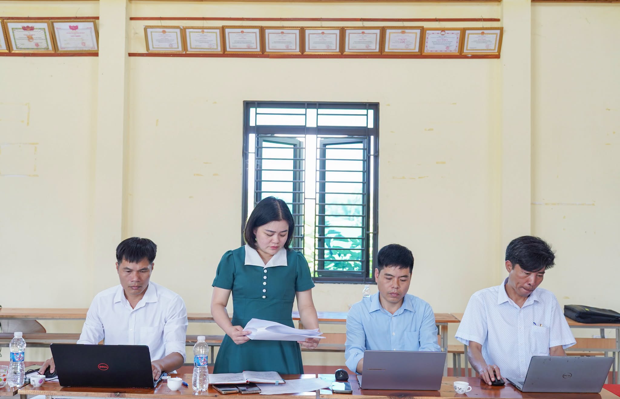 Anh-tin-bai