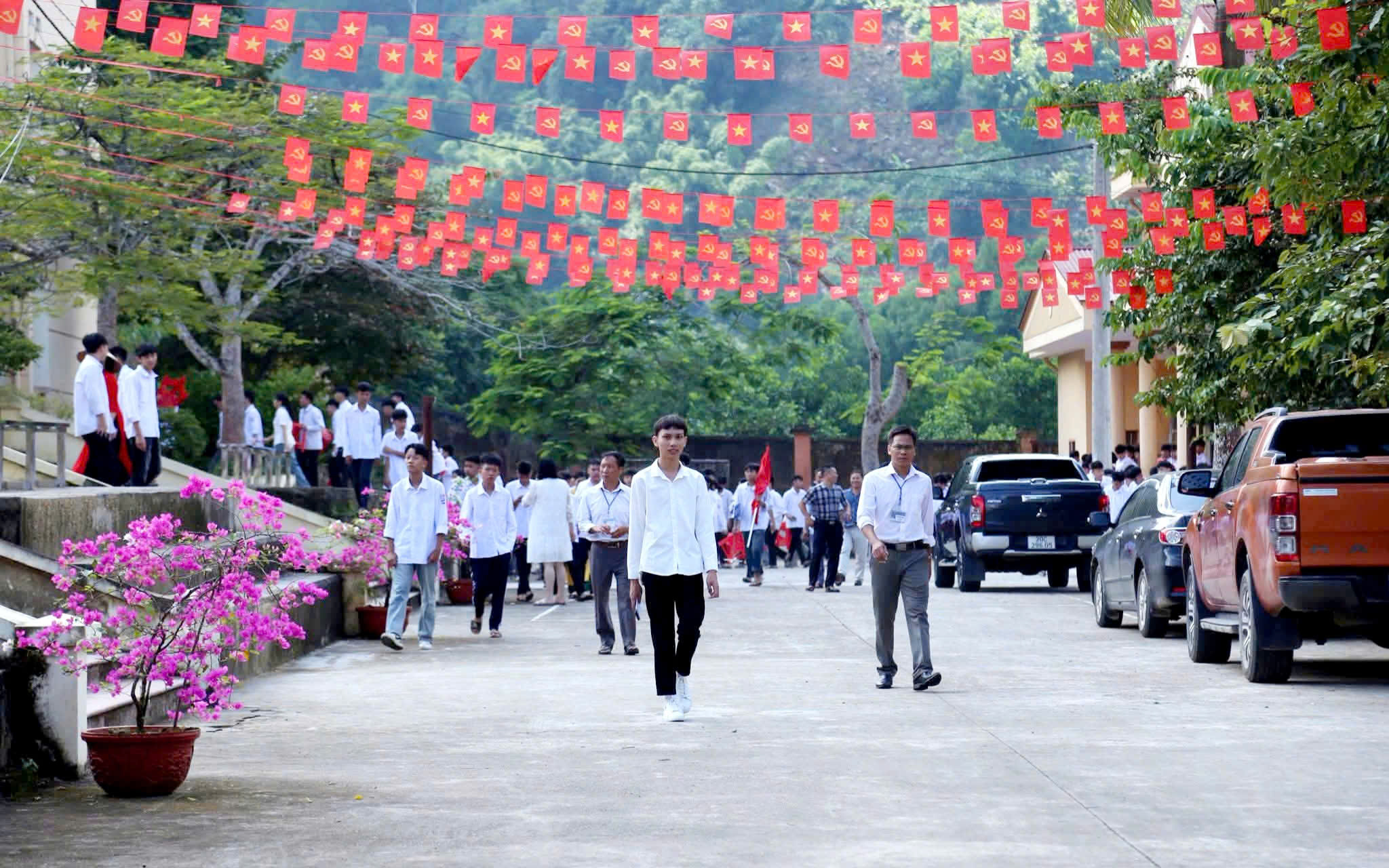 Anh-tin-bai