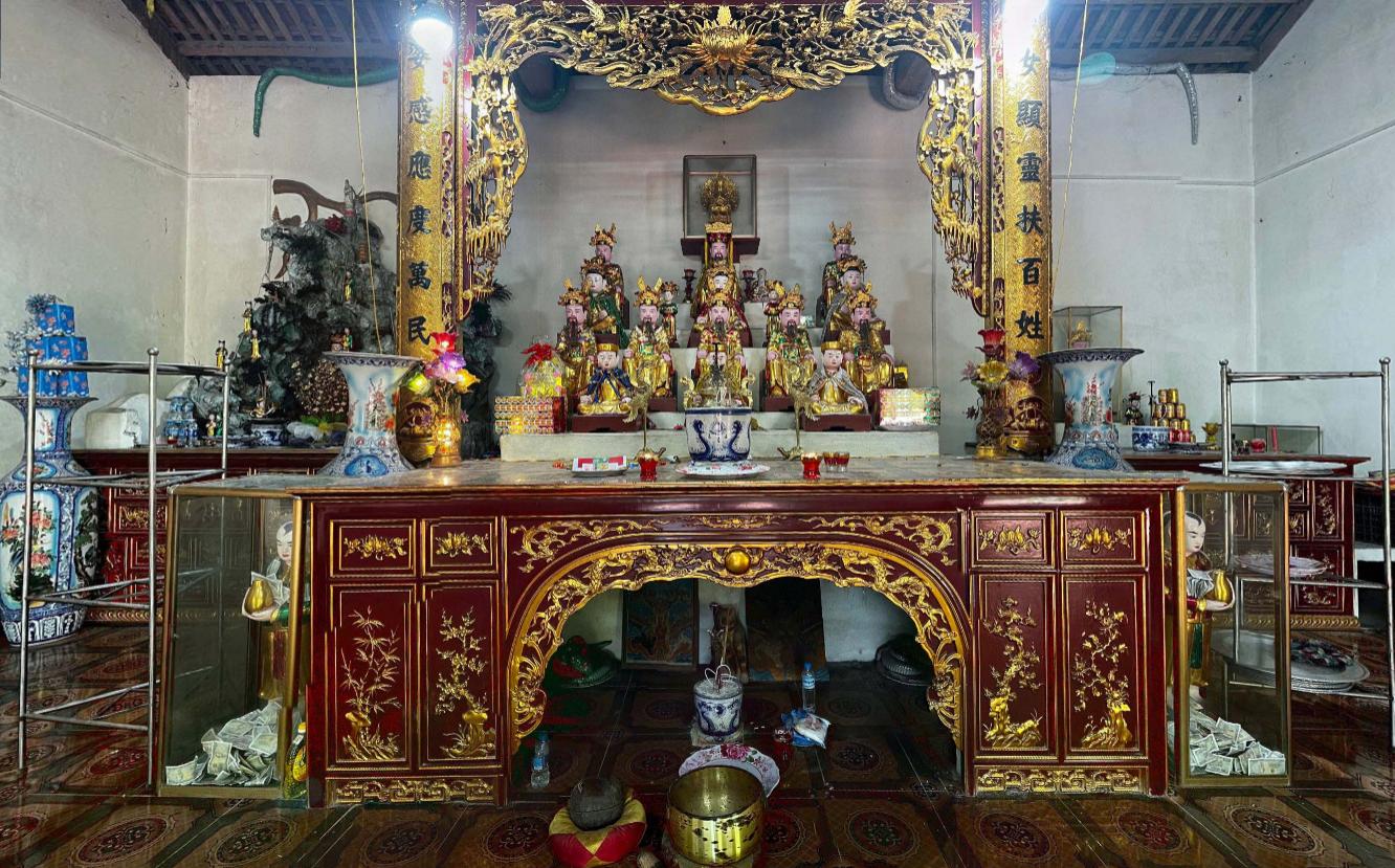 Di tích Đền Cấm Bà