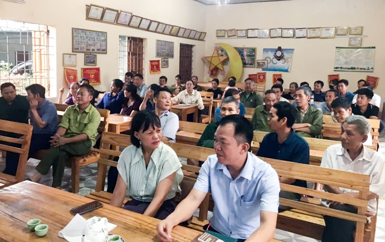 Tập huấn kỹ thuật xản suất chè theo tiêu chuẩn VietGap, Hữu cơ cho hội viên nông dân xóm Toàn Thắng