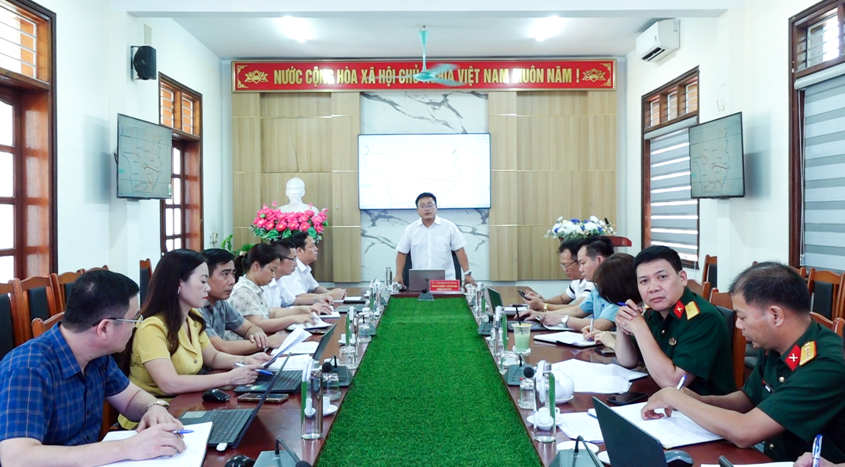 Vô tranh tổ chức Hội nghị dự kiến phương án sắp xếp các xóm trên địa bàn xã Vô Tranh