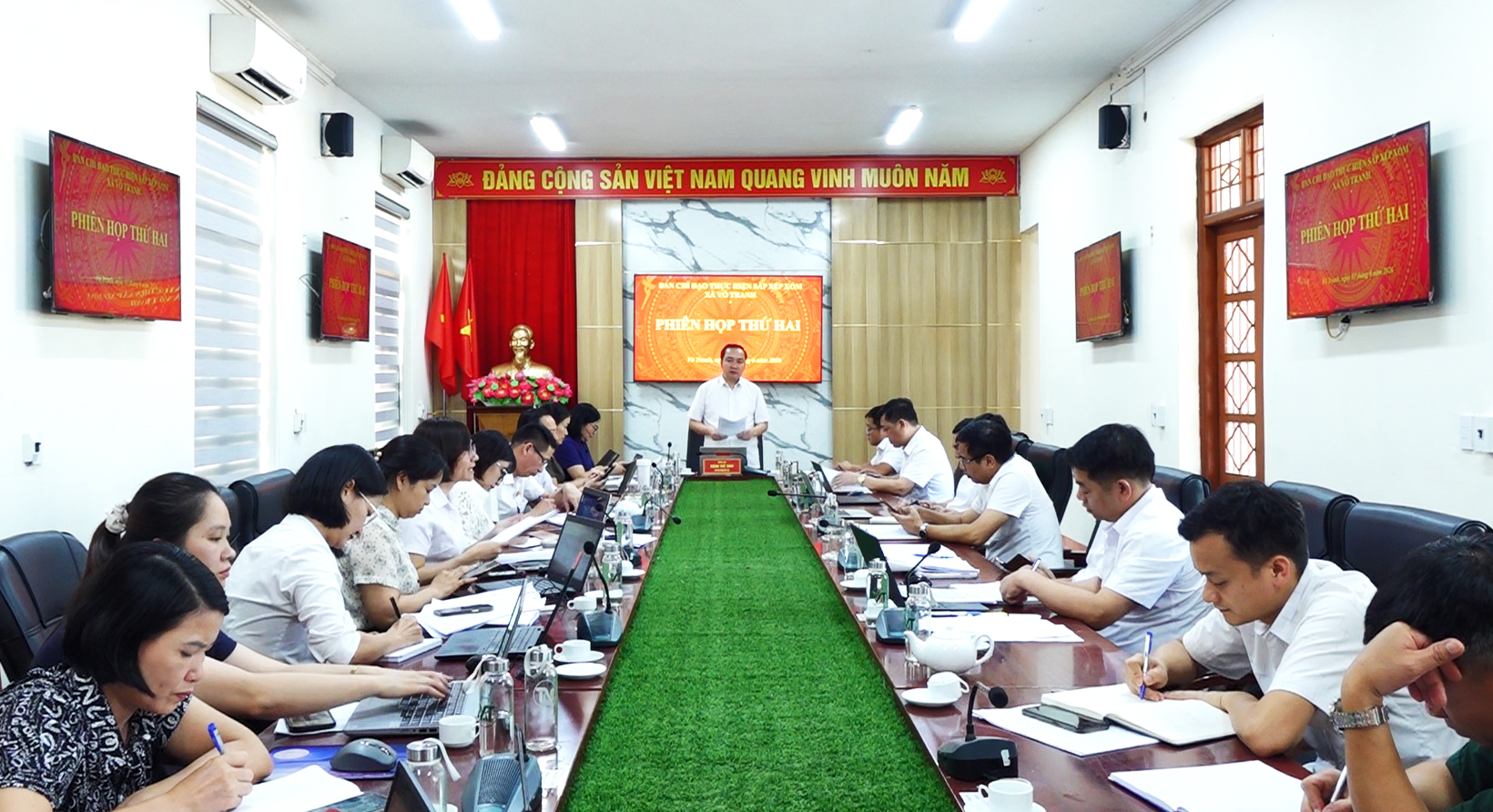 Ban Chỉ đạo xã Vô Tranh tổ chức phiên họp lần 2, về sắp xếp xóm trên địa bàn xã.