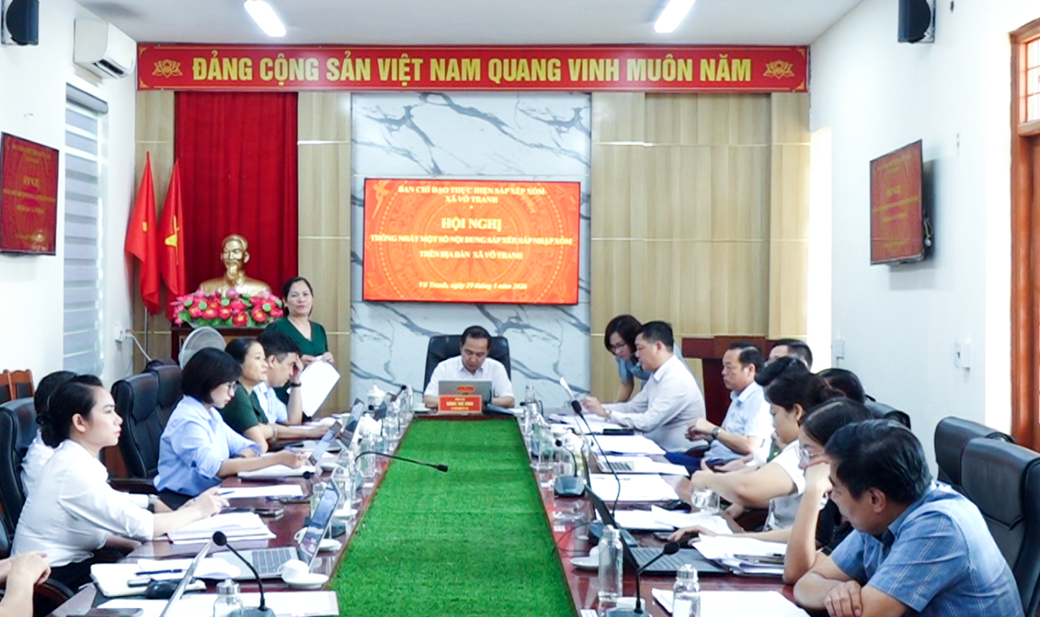 Xã Vô Tranh họp Ban chỉ đạo bàn phương án sắp xếp các xóm trên địa bàn