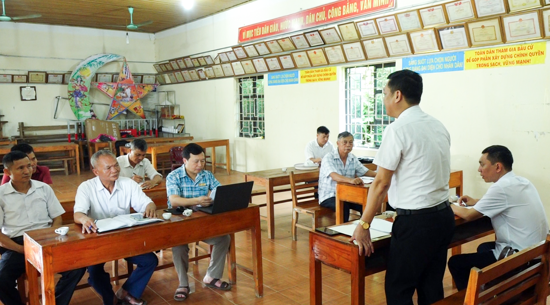 Tiếp tục đẩy mạnh công tác tuyên truyền, vận động nhân dân đồng thuận trong triển khai thực hiện chủ trương sáp nhập thôn, xóm
