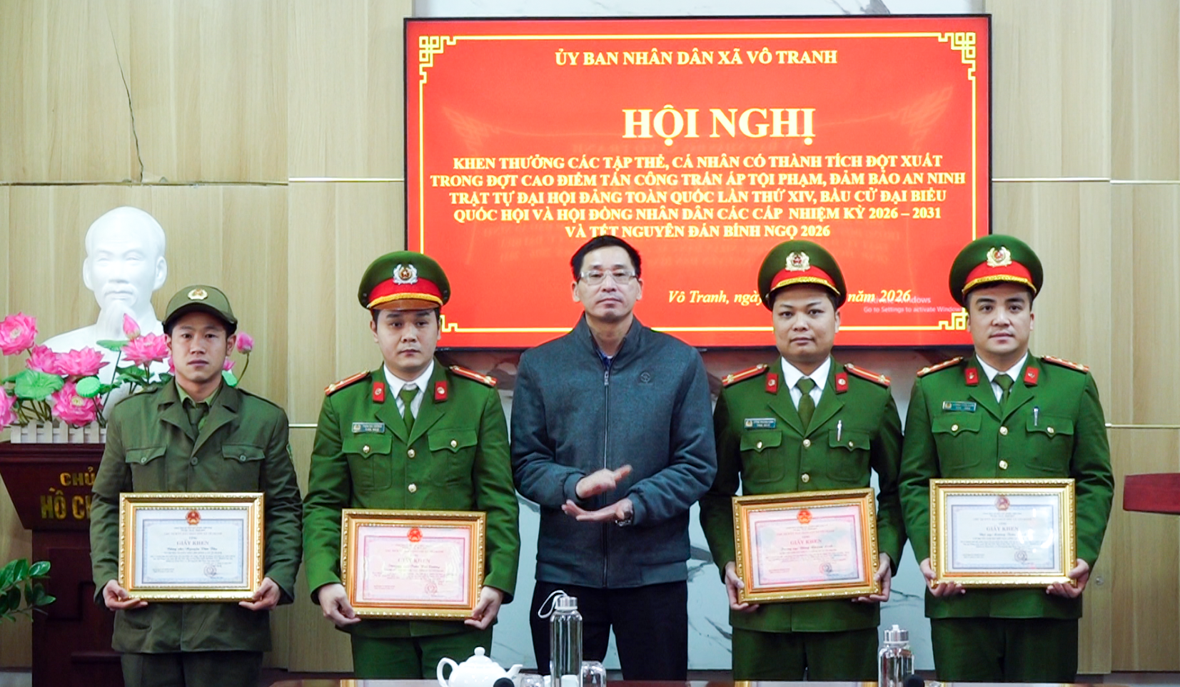 Anh-tin-bai