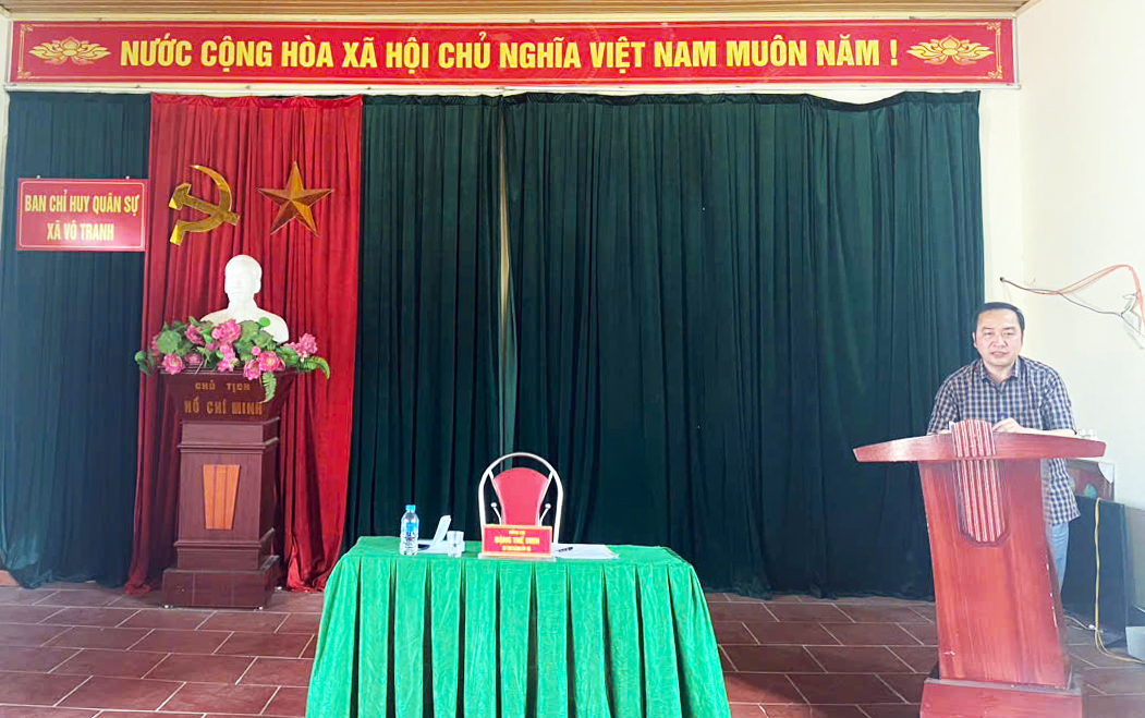 Đồng chí Bí thư Đảng ủy xã dự sinh hoạt tại Chi bộ Ban Chỉ huy Quân sự