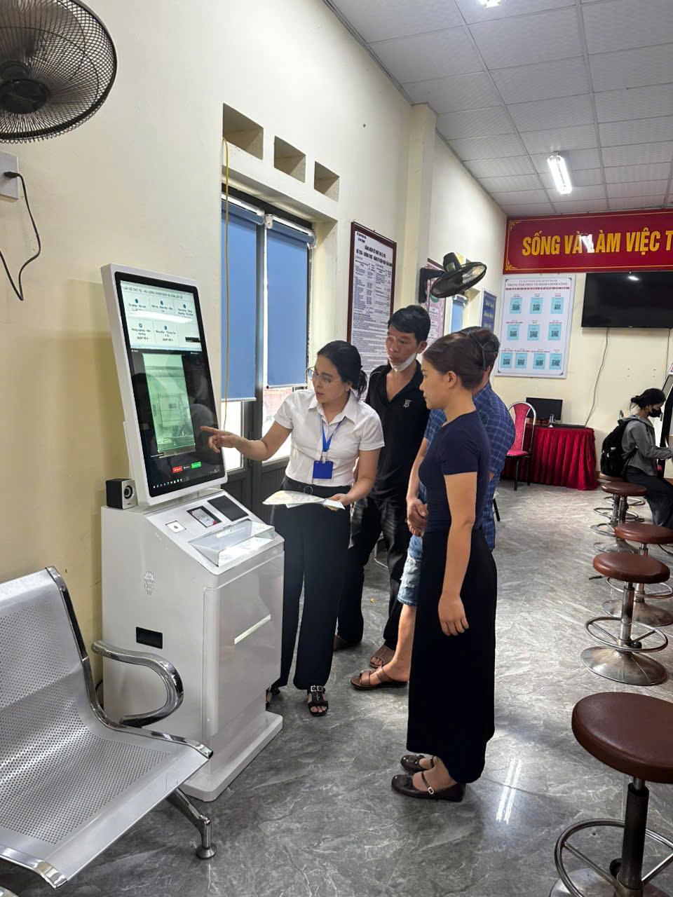 Đảng ủy xã Vô Tranh triển khai hiệu quả Nghị quyết số 57-NQ/TW về phát triển khoa học, công nghệ, đổi mới sáng tạo và chuyển đổi số
