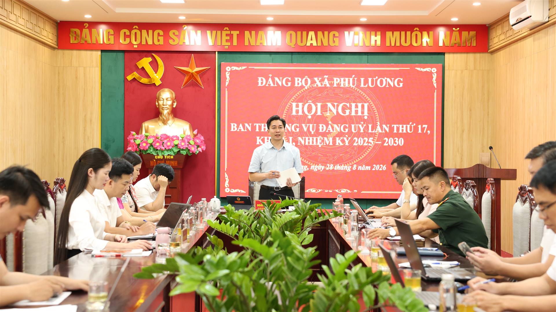 Ban Thường vụ Đảng ủy xã Phú Lương thảo luận, cho ý kiến nhiều nội dung quan trọng trên các lĩnh vực