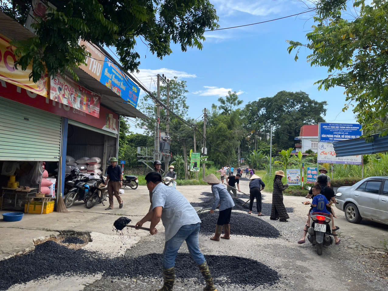 Phú Lương: Lan tỏa phong trào “Ngày thứ bảy xanh”, xây dựng tuyến đường sáng – xanh – sạch – đẹp