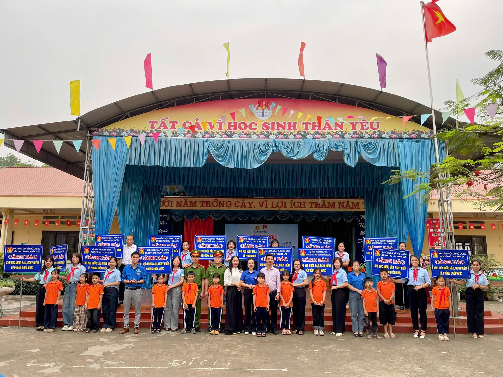 Ra quân tuyên truyền phòng, chống đuối nước – rà soát, cắm biển cảnh báo trên địa bàn toàn xã