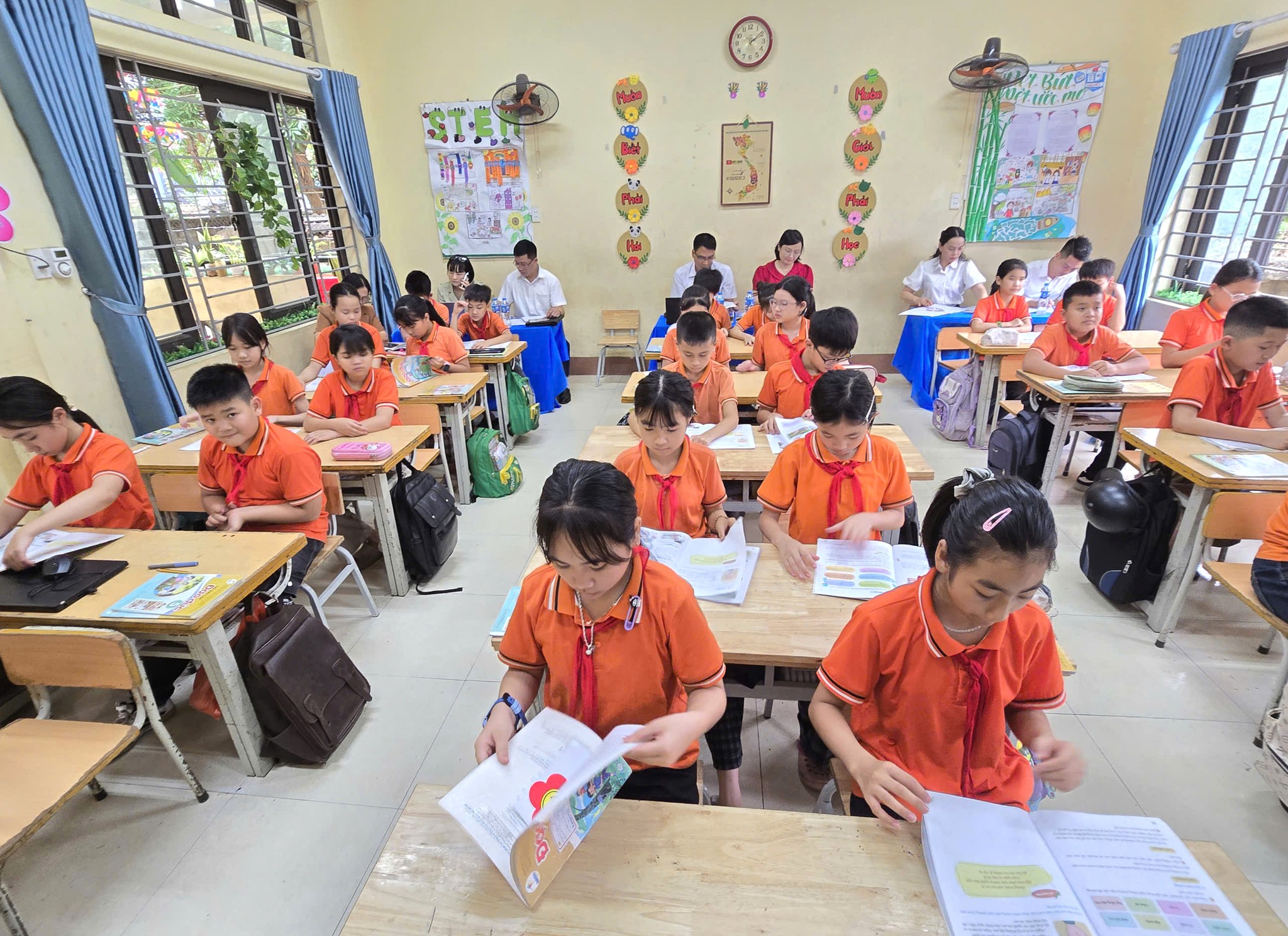 Nâng cao giáo dục đạo đức, hình thành nhân cách, ý thức chấp hành pháp luật cho học sinh