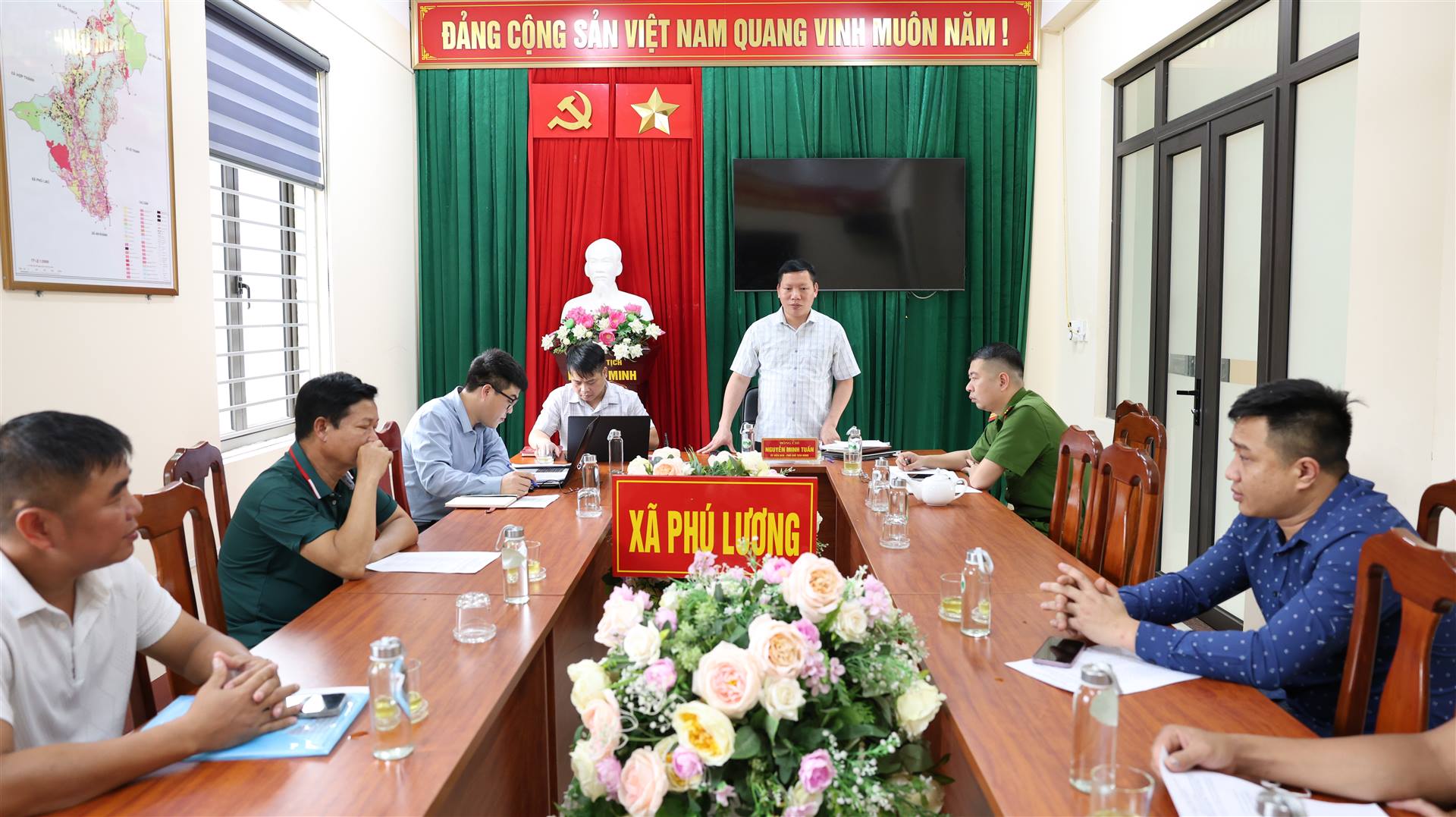 Các cơ sở kinh doanh cát, sỏi các cơ sở đóng gạch, làm mộ đá, gia công đá, cam kết thực hiện nghiêm các quy định về bảo vệ môi trường và trật tự, an toàn giao thông