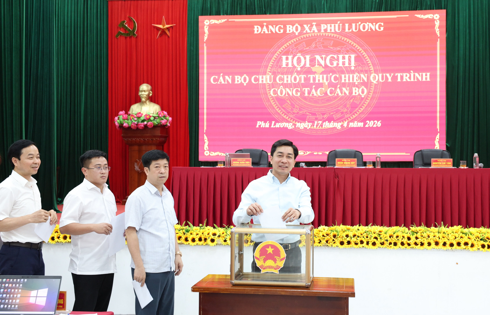 Anh-tin-bai