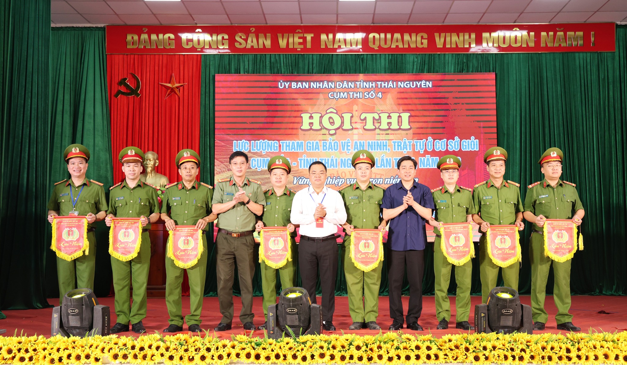 Anh-tin-bai