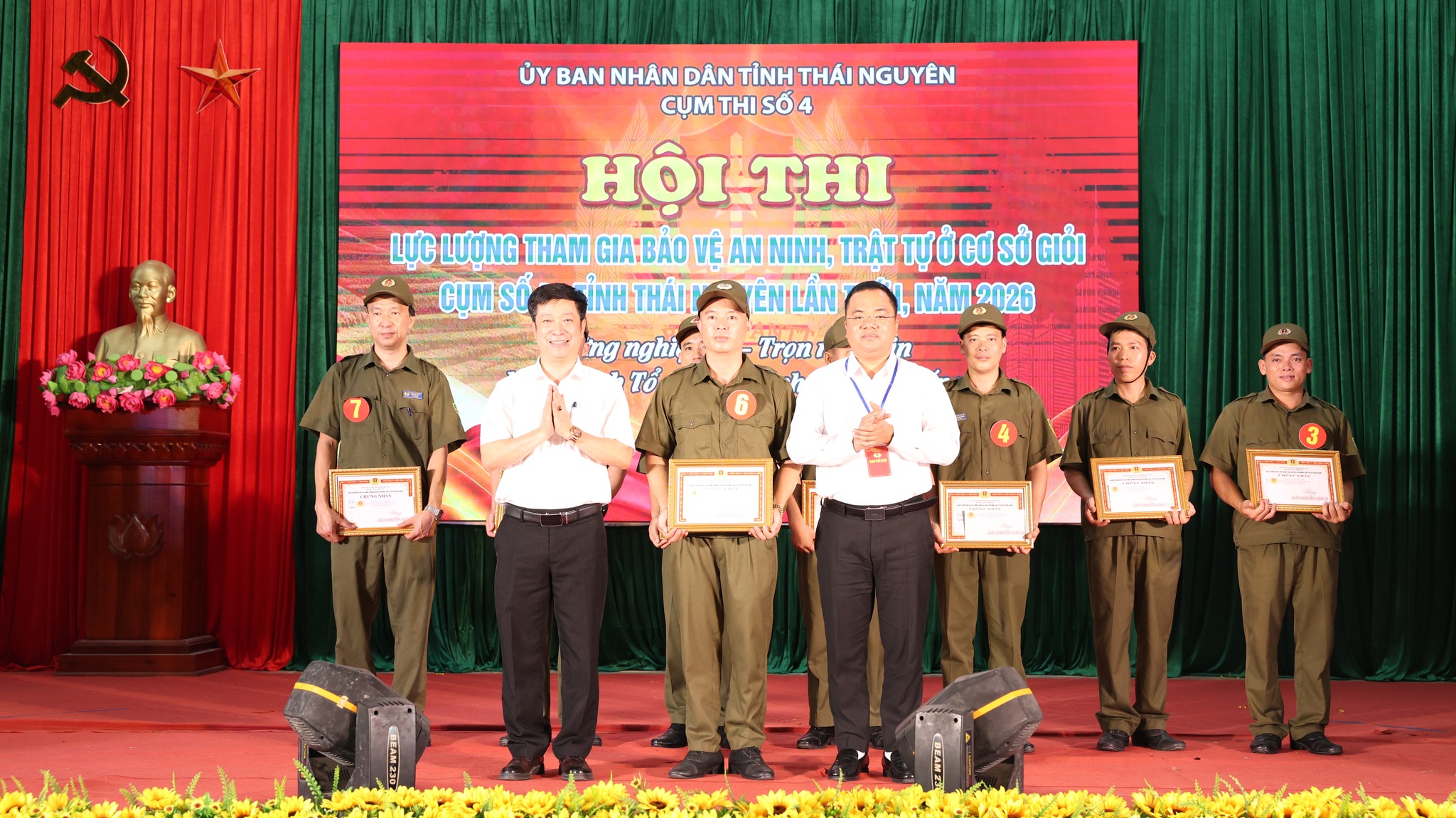 Anh-tin-bai
