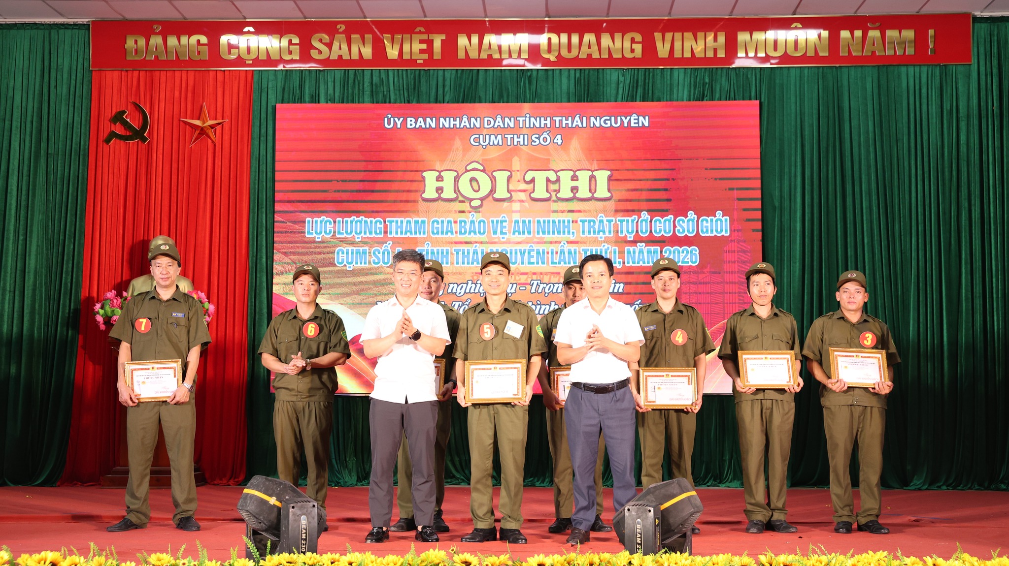 Anh-tin-bai