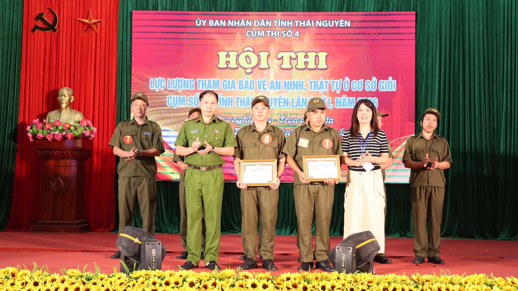 Anh-tin-bai