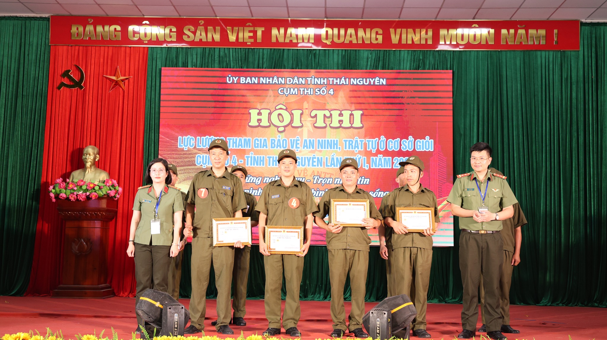 Anh-tin-bai