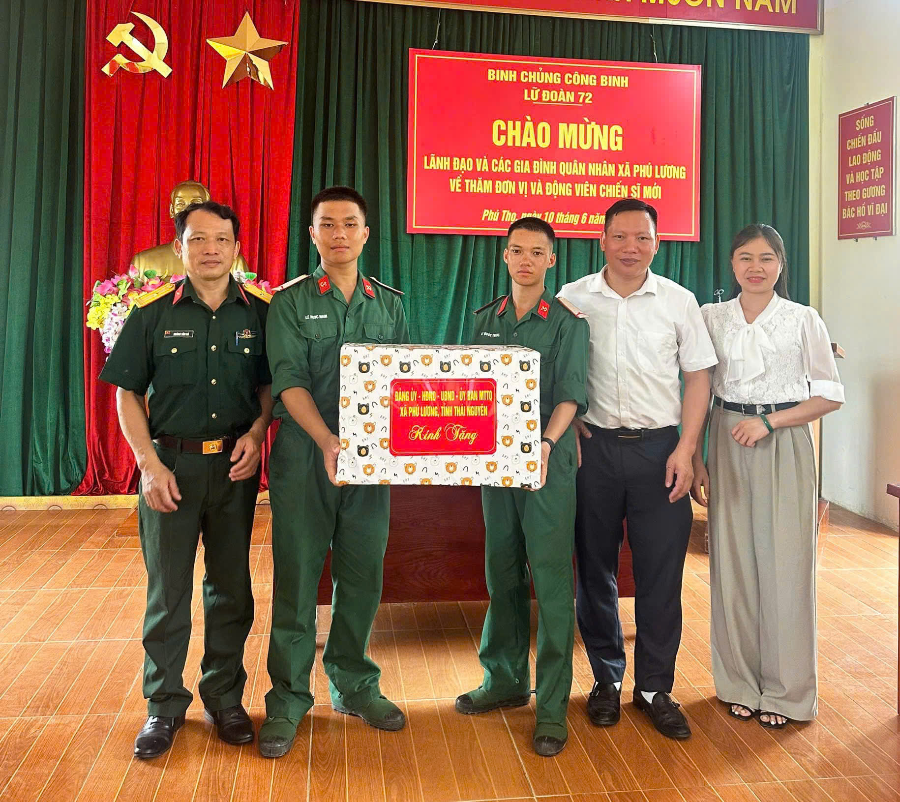 Anh-tin-bai