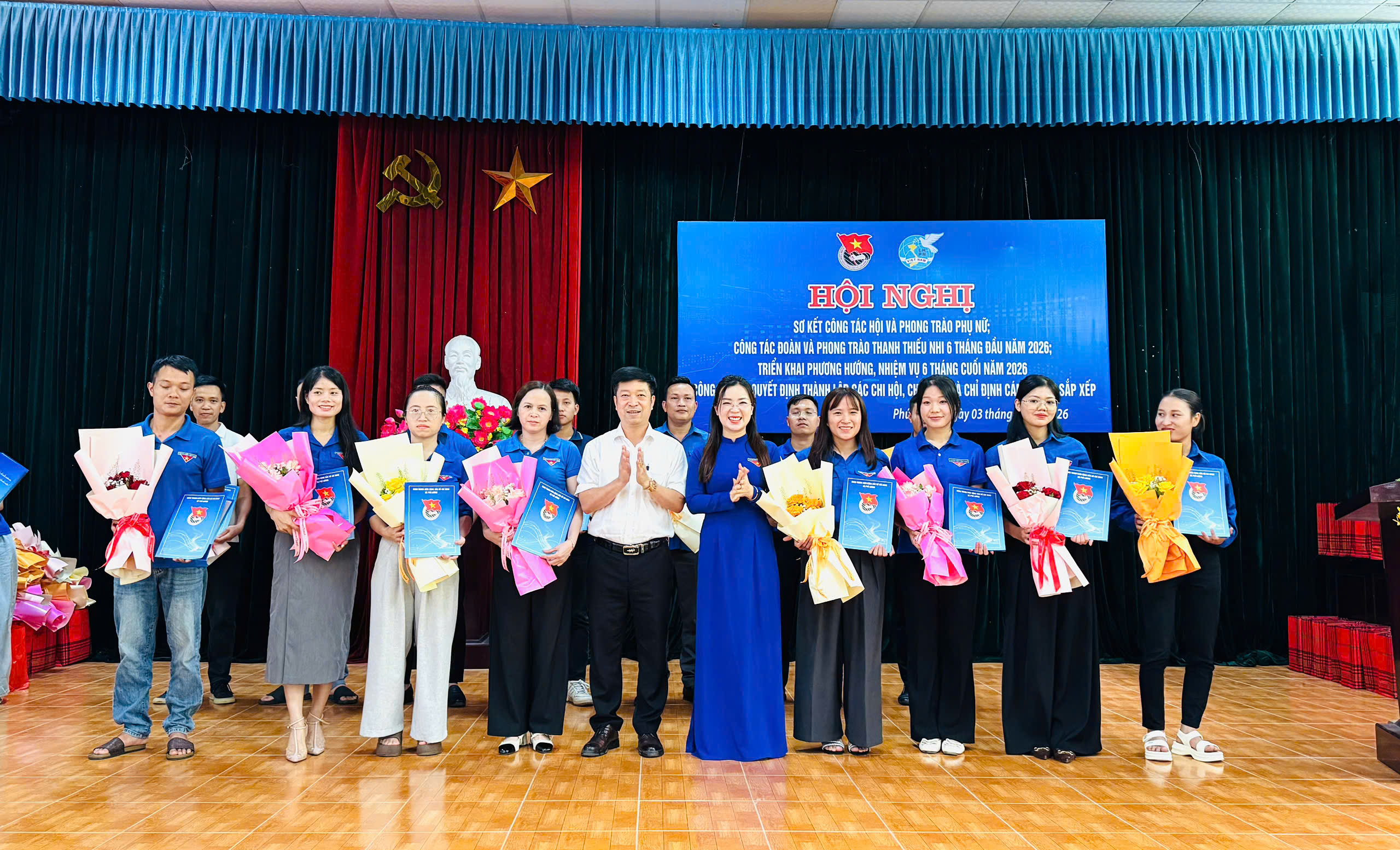Anh-tin-bai