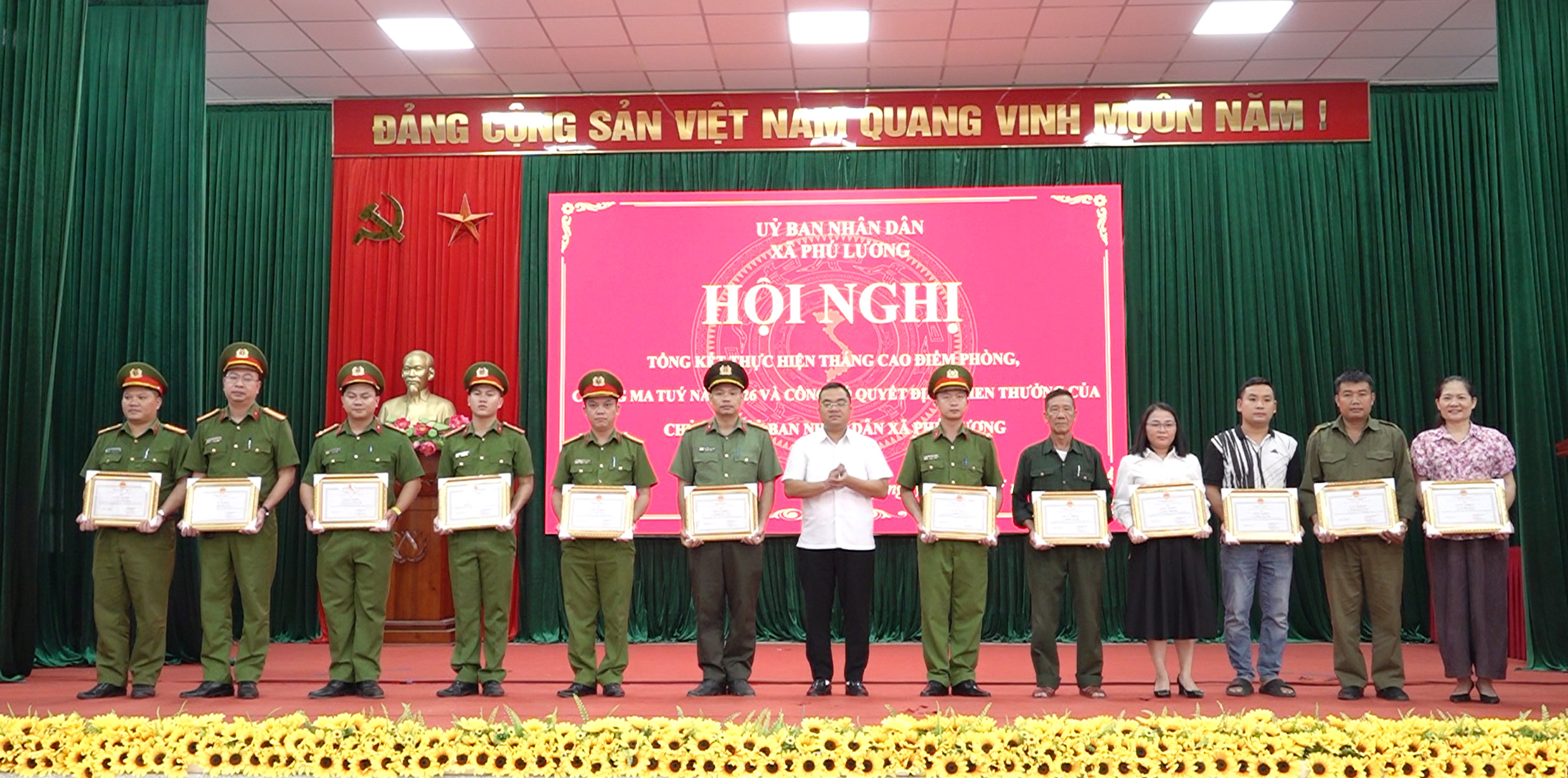 Anh-tin-bai