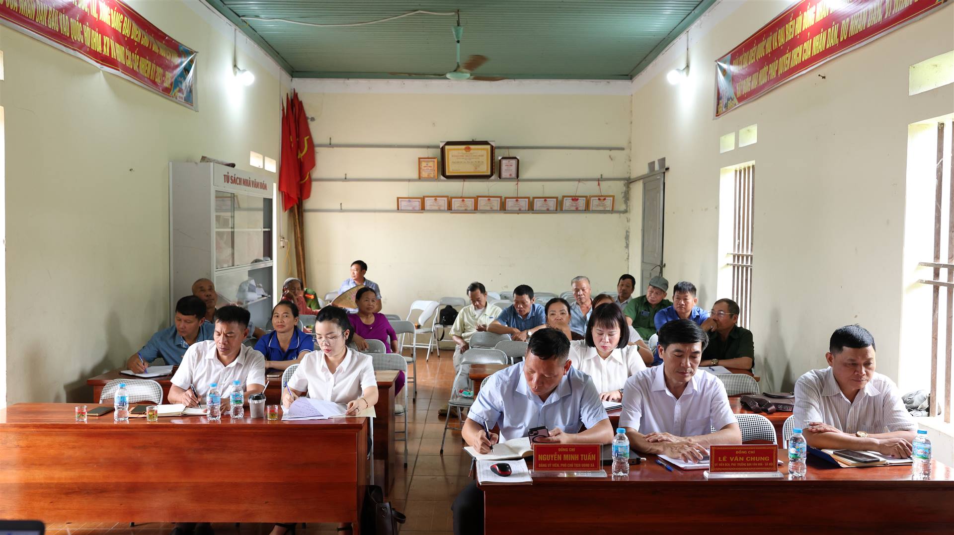 Anh-tin-bai