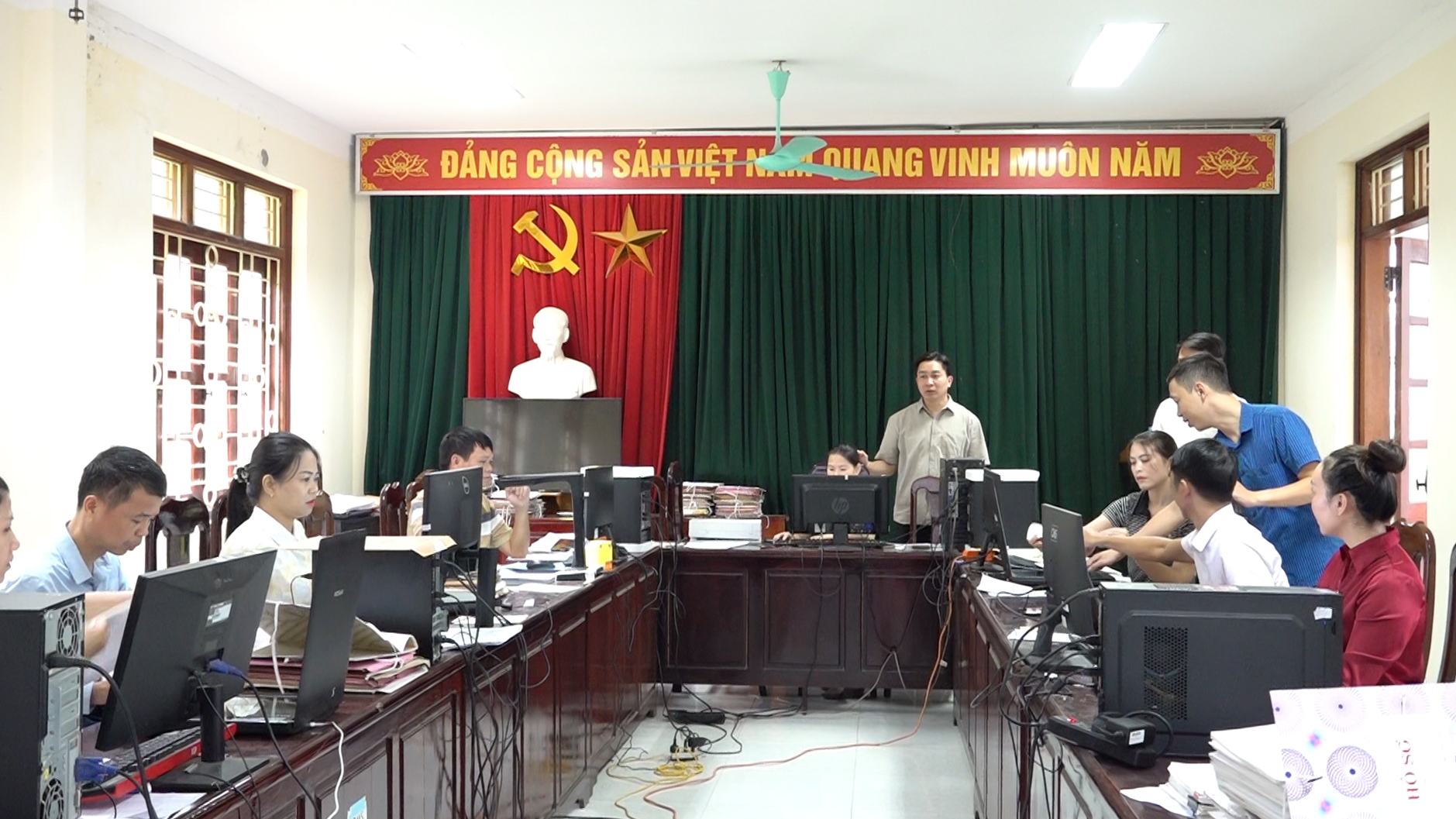 Anh-tin-bai