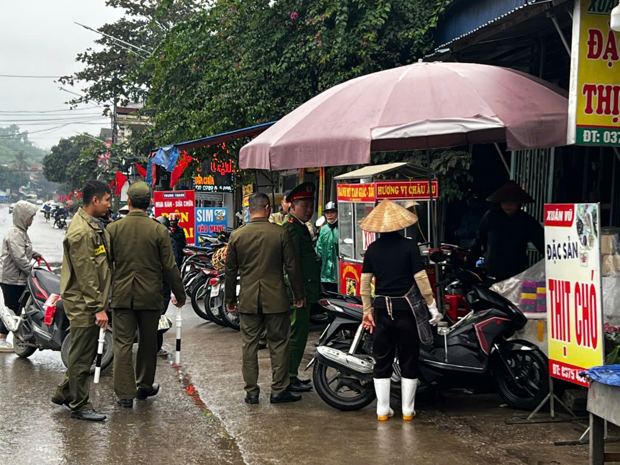 Xã Phú Lương tổ chức ra quân giải tỏa hành lang an toàn giao thông đường bộ dịp Tết Nguyên đán 2026