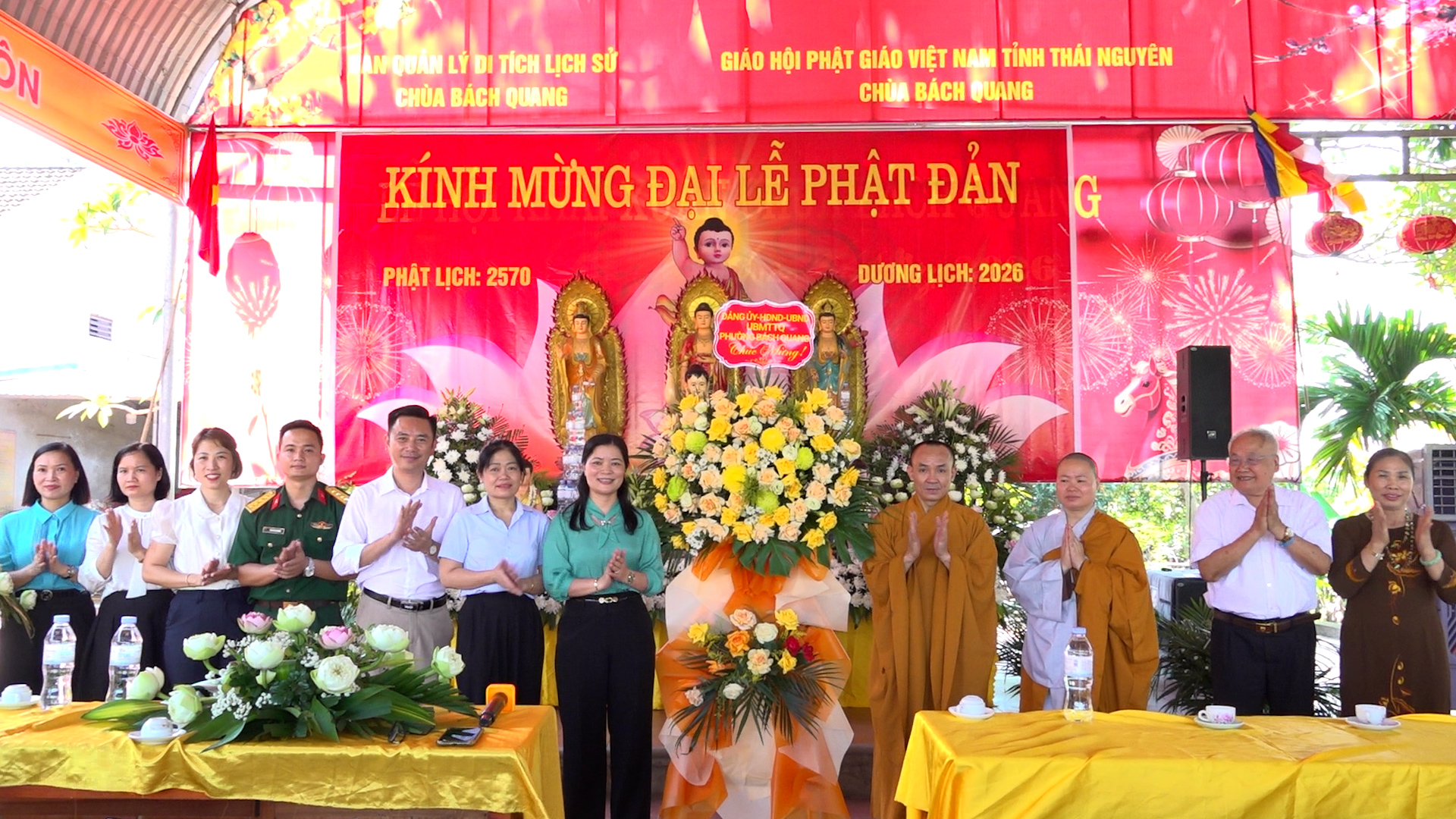 LÃNH ĐẠO PHƯỜNG CHÚC MỪNG ĐẠI LỄ PHẬT ĐẢN TẠI CHÙA BÁCH QUANG