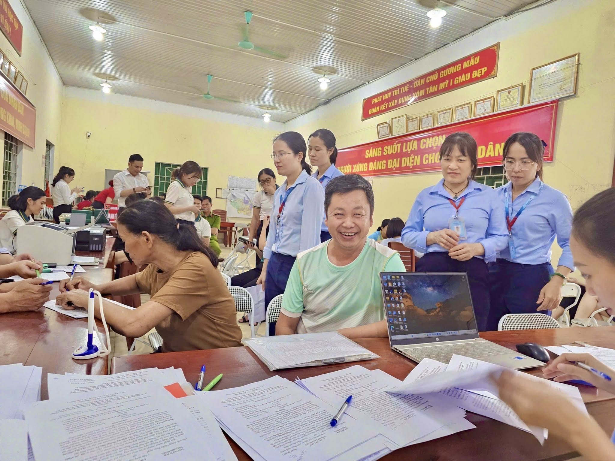Anh-tin-bai