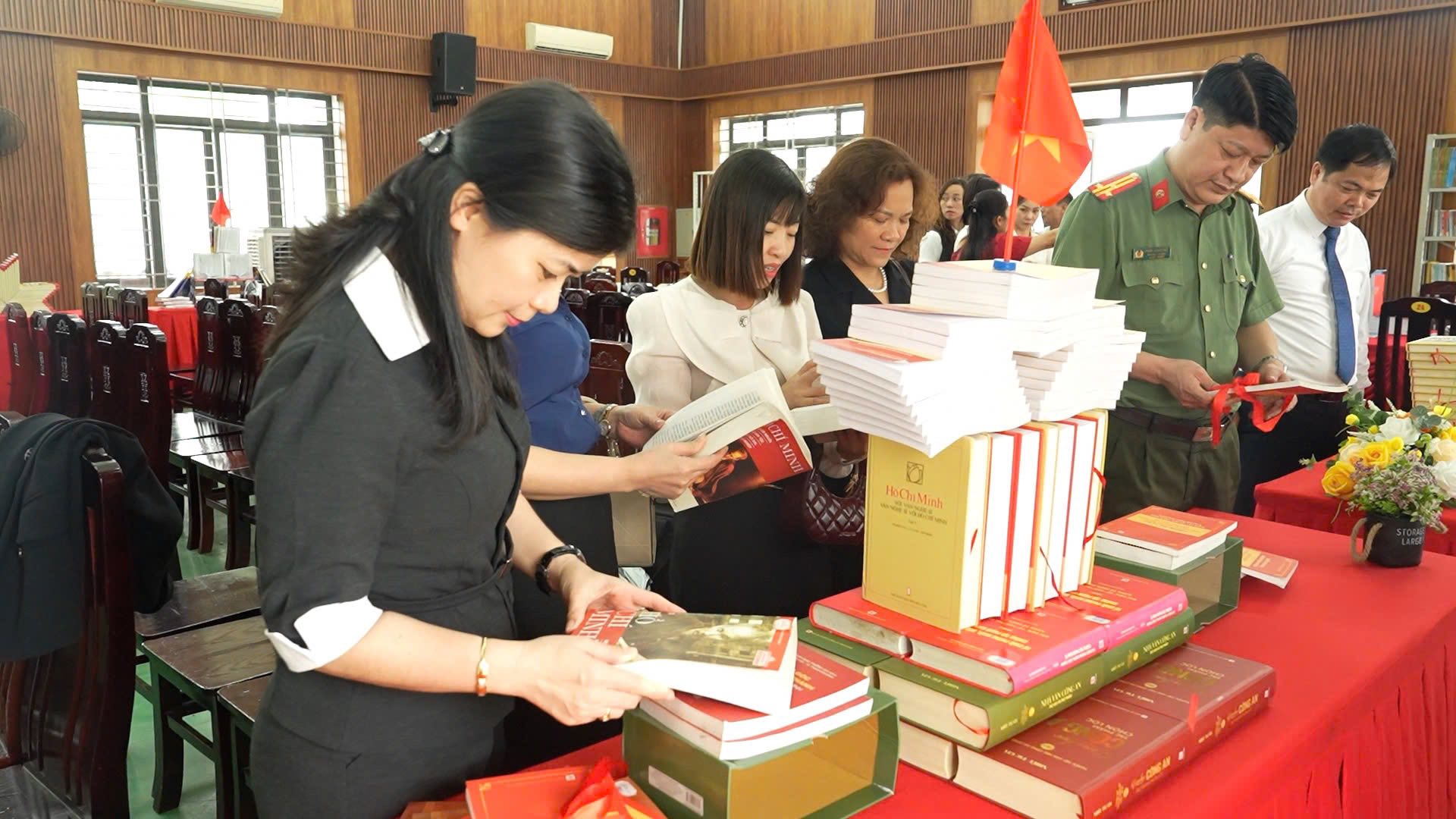 Anh-tin-bai