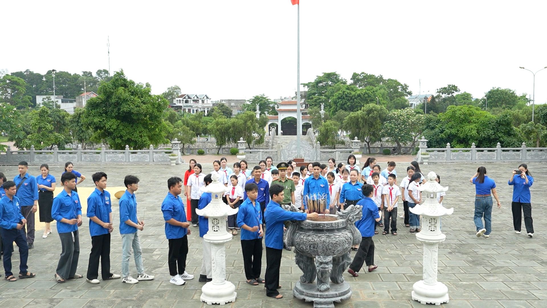 Anh-tin-bai