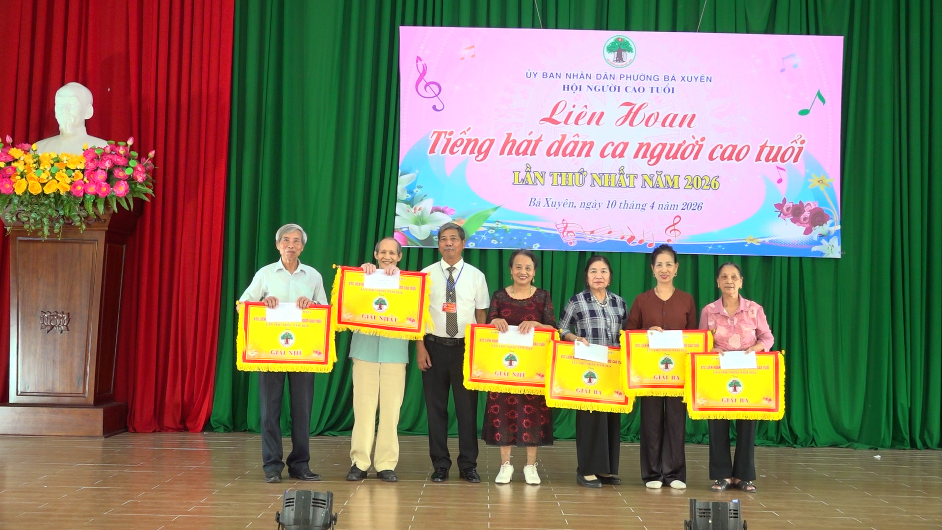 LIÊN HOAN TIẾNG HÁT DÂN CA NGƯỜI CAO TUỔI PHƯỜNG BÁ XUYÊN LẦN THỨ NHẤT THÀNH CÔNG TỐT ĐẸP