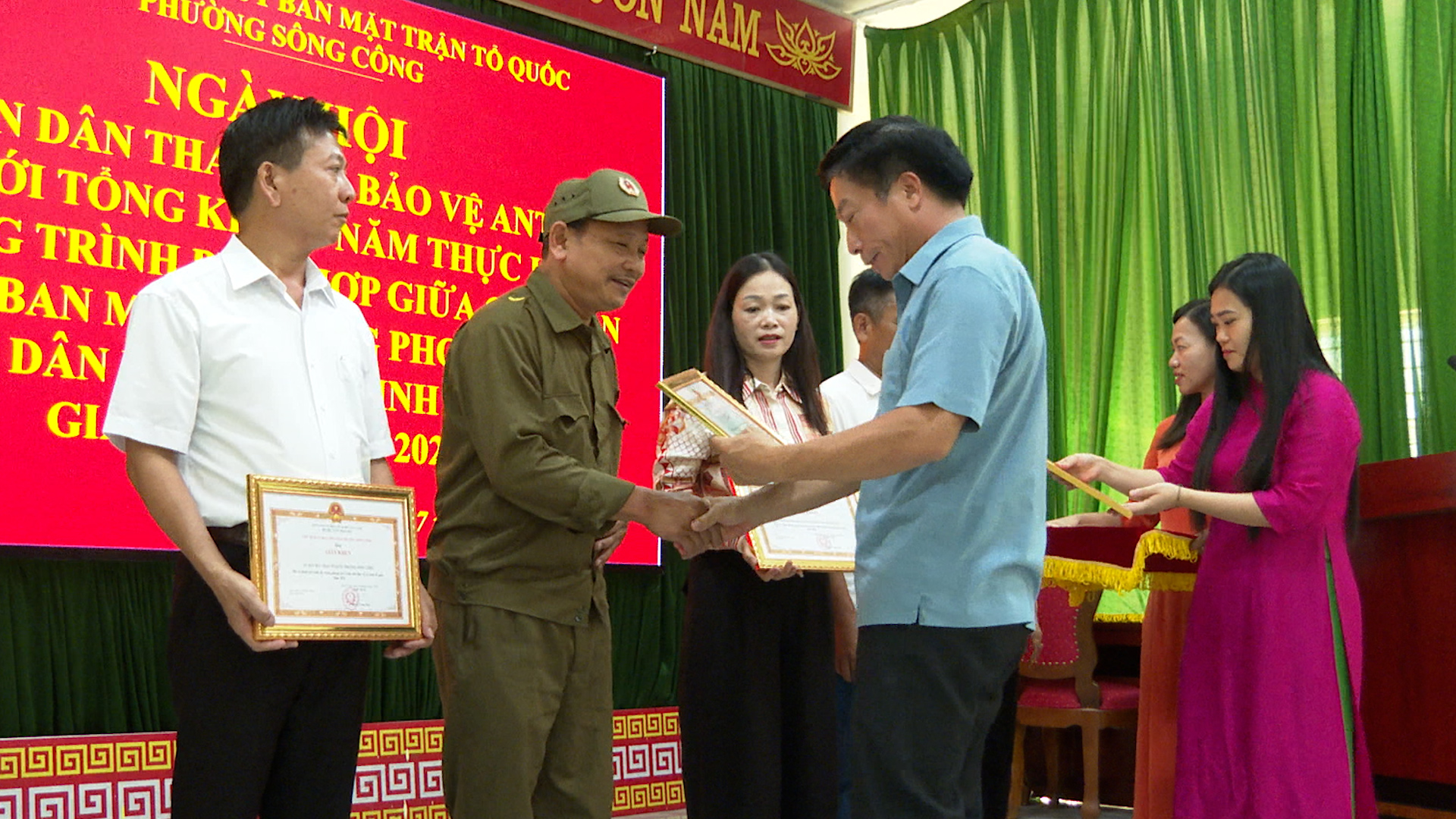Anh-tin-bai