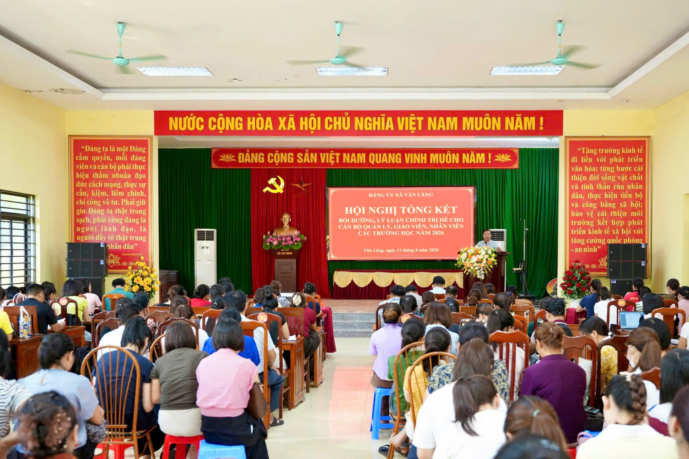 Bồi dưỡng lý luận chính trị hè cho cán bộ quản lý, giáo viên, nhân viên các trường học