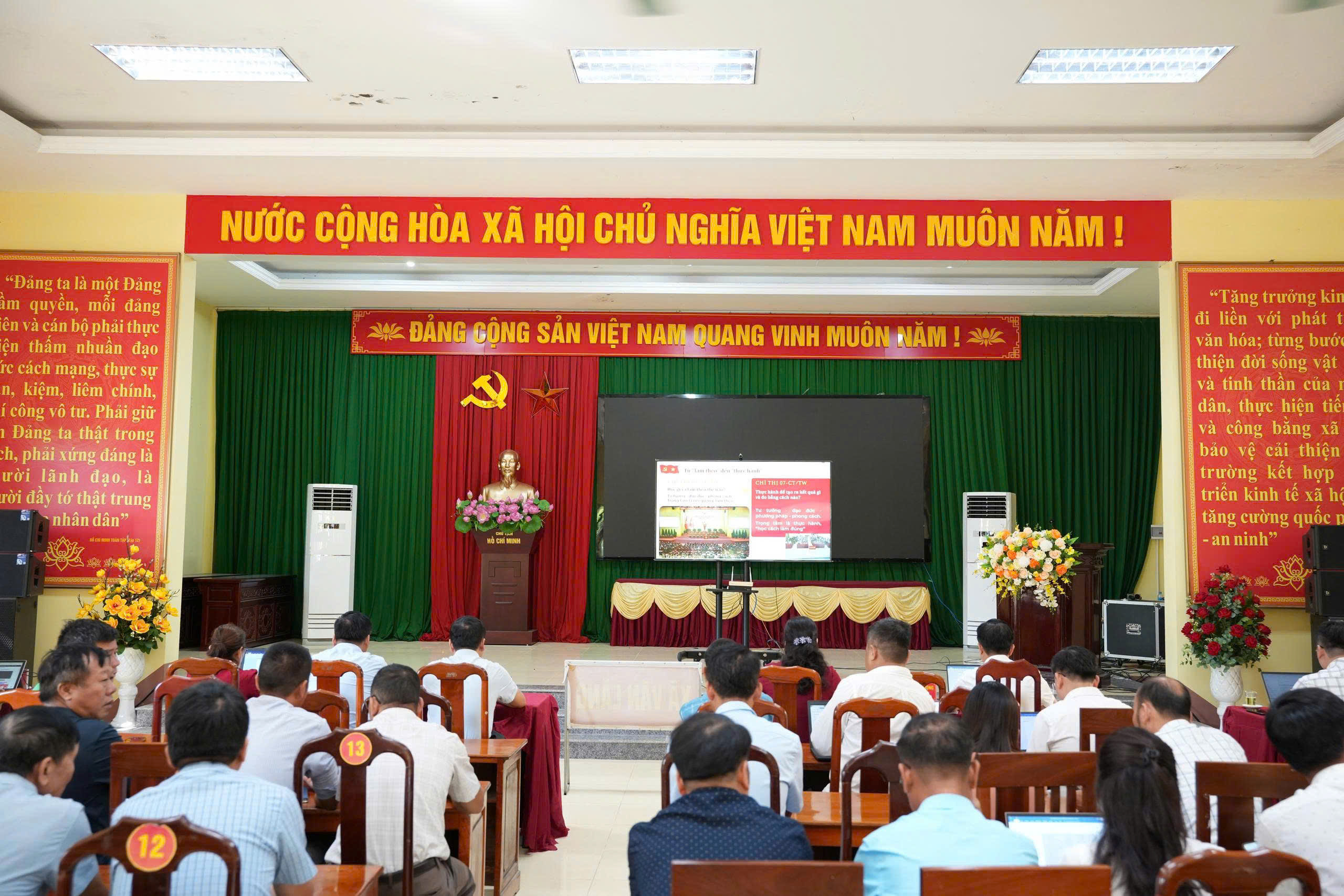 HƠN 63.000 ĐẠI BIỂU HỌC TẬP, QUÁN TRIỆT 6 NGHỊ QUYẾT, CHỈ THỊ QUAN TRỌNG CỦA BỘ CHÍNH TRỊ