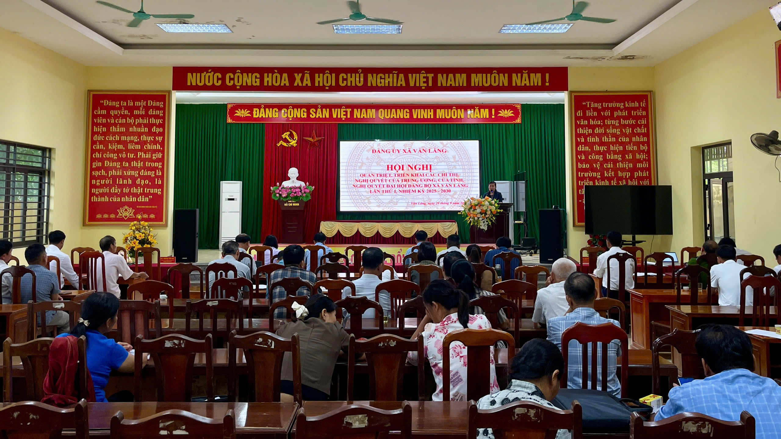 Hội nghị quán triệt, triển khai các chỉ thị, nghị quyết của Trung ương, của tỉnh và Nghị quyết Đại hội Đảng bộ xã lần thứ I, nhiệm kỳ 2025 – 2030