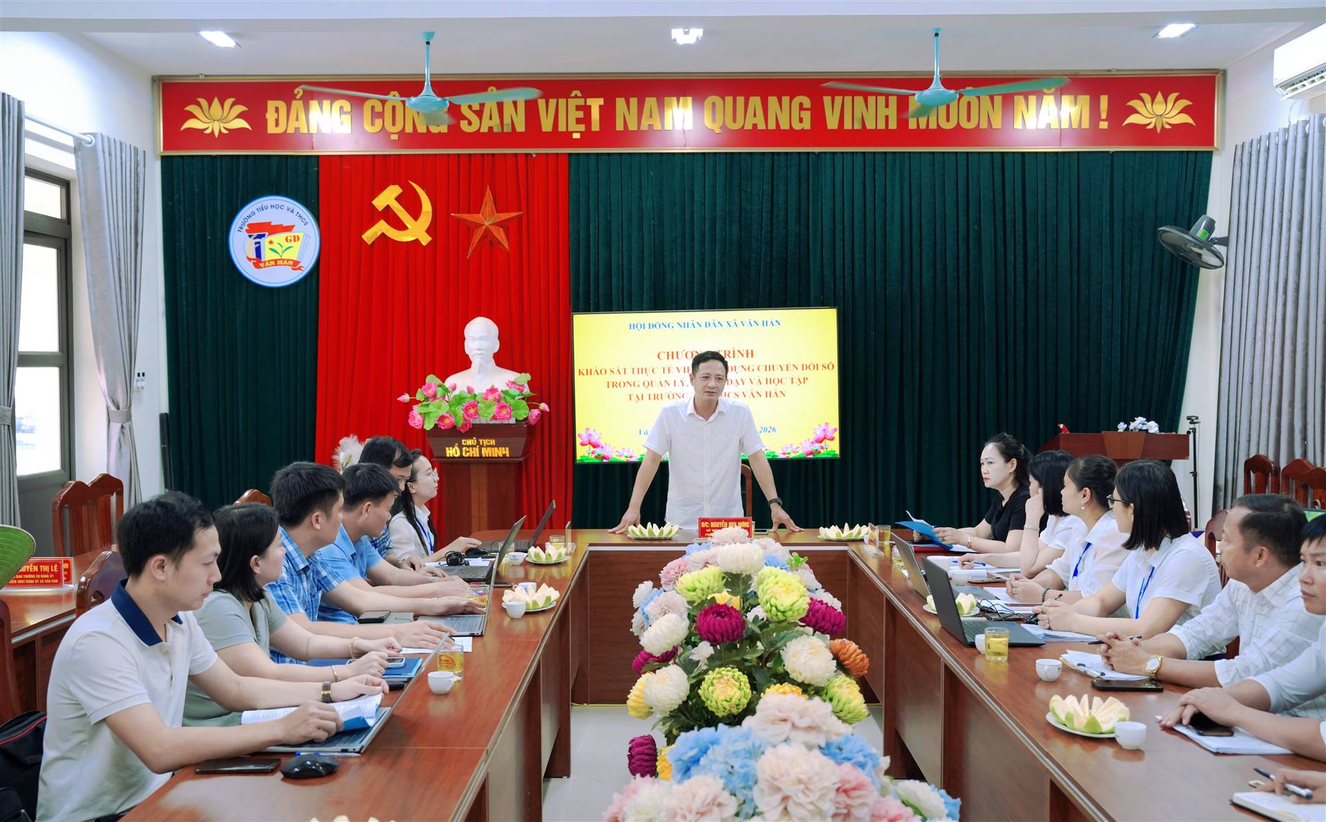 VĂN HÁN: KHẢO SÁT VIỆC ỨNG DỤNG CHUYỂN ĐỔI SỐ TRONG CÁC CƠ SỞ GIÁO DỤC