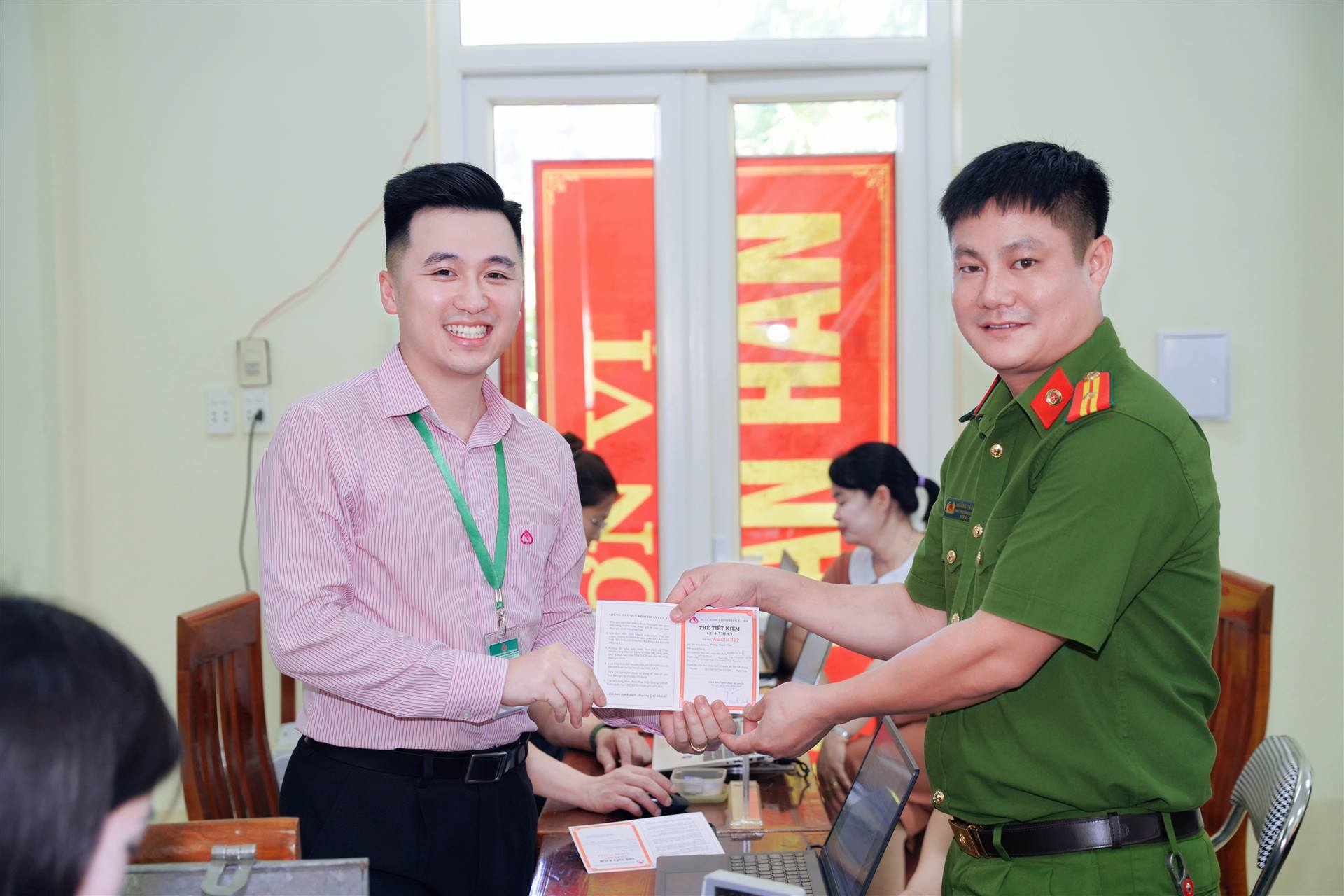 Anh-tin-bai