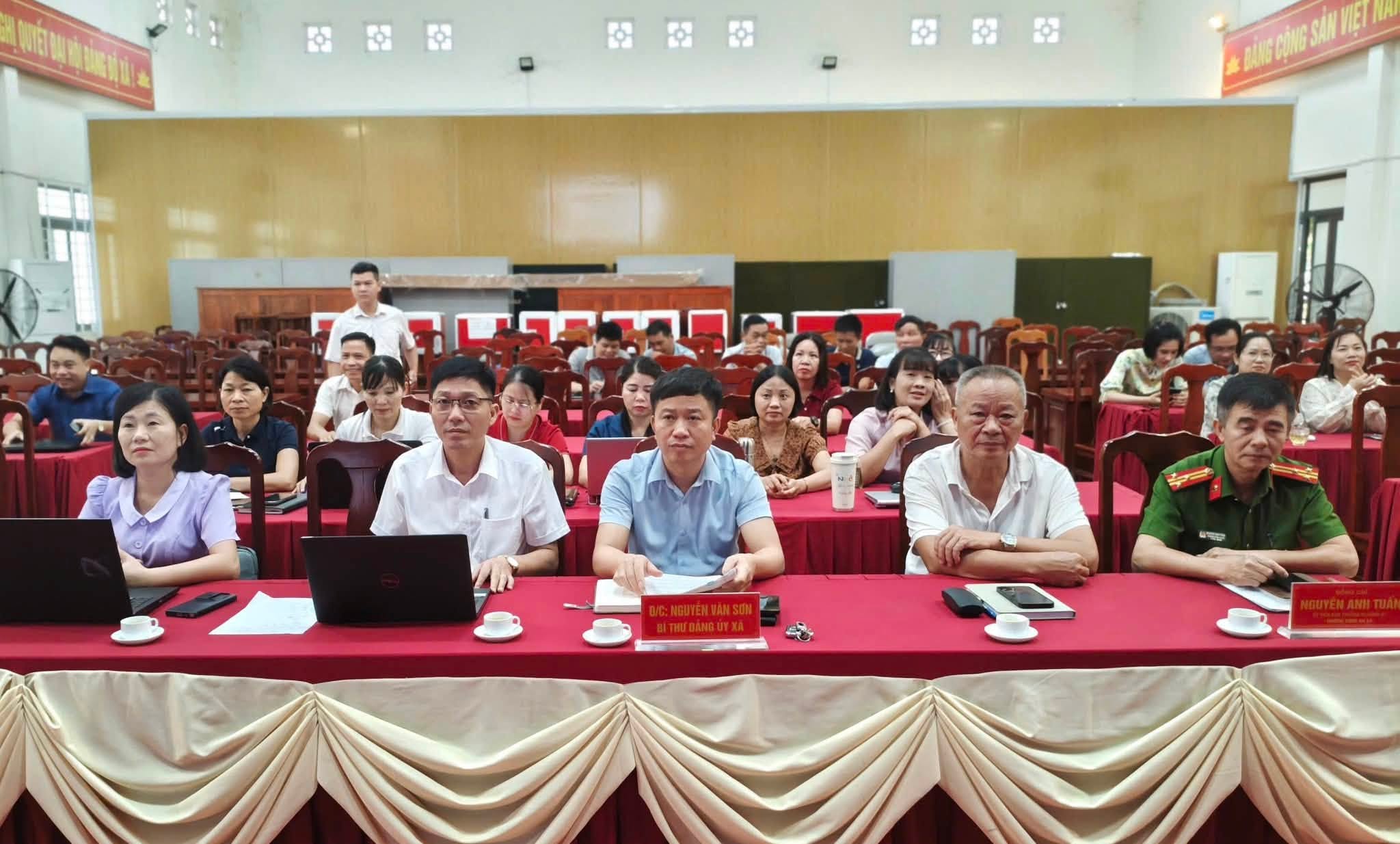 ĐẢNG ỦY XÃ NAM HÒA THAM DỰ HỘI NGHỊ TOÀN QUỐC NGHIÊN CỨU, HỌC TẬP, QUÁN TRIỆT VÀ TRIỂN KHAI THỰC HIỆN NGHỊ QUYẾT SỐ 10-NQ/TW CỦA BỘ CHÍNH TRỊ