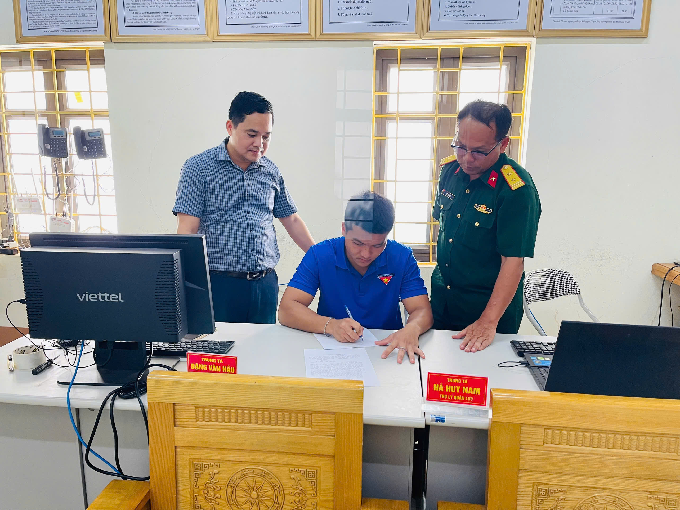 TUỔI TRẺ XÃ NAM HÒA TỰ NGUYỆN VIẾT ĐƠN XUNG PHONG LÊN ĐƯỜNG NHẬP NGŨ