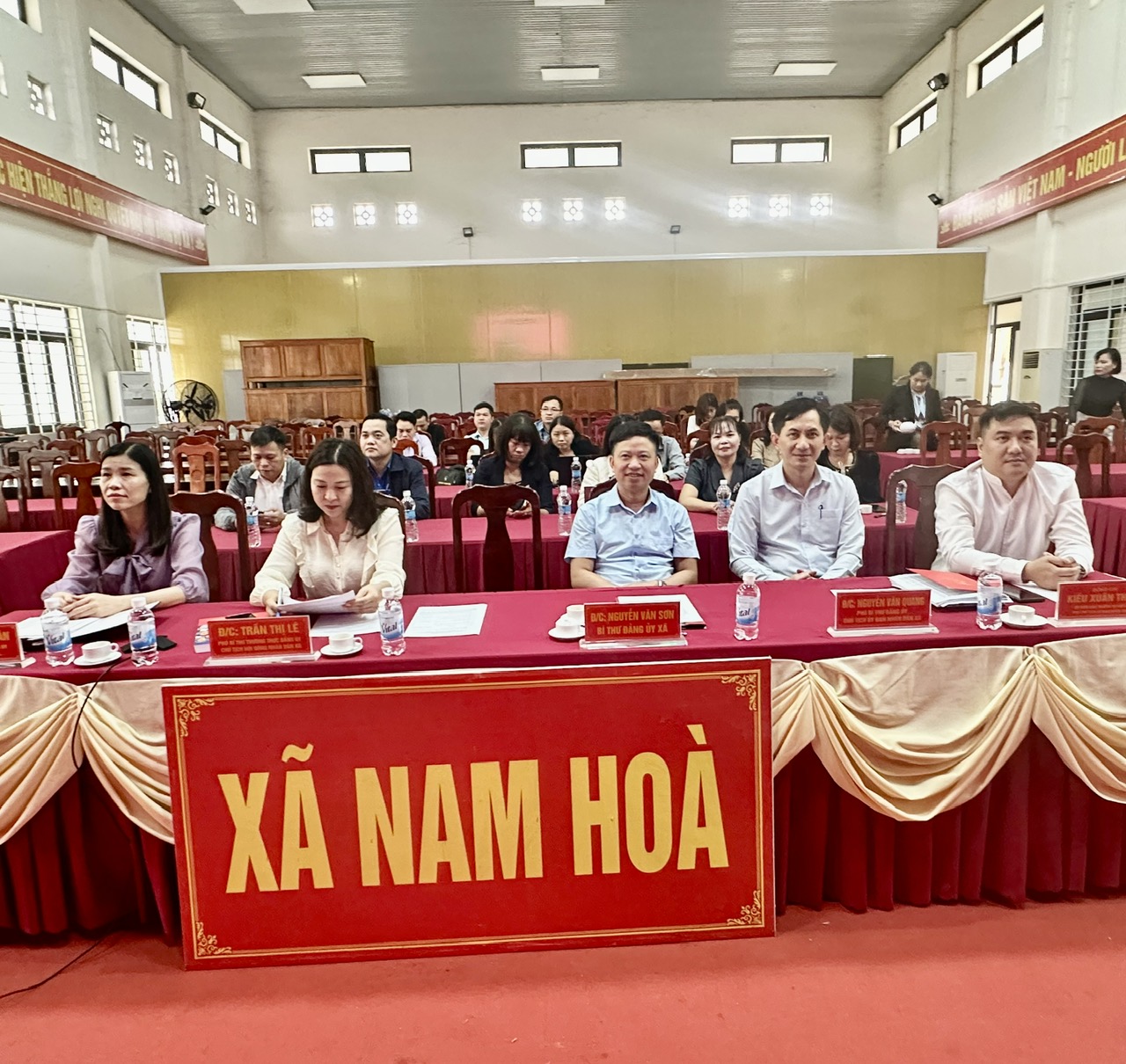 ĐỒNG CHÍ BÍ THƯ TỈNH UỶ ĐỐI THOẠI VỚI NÔNG DÂN
